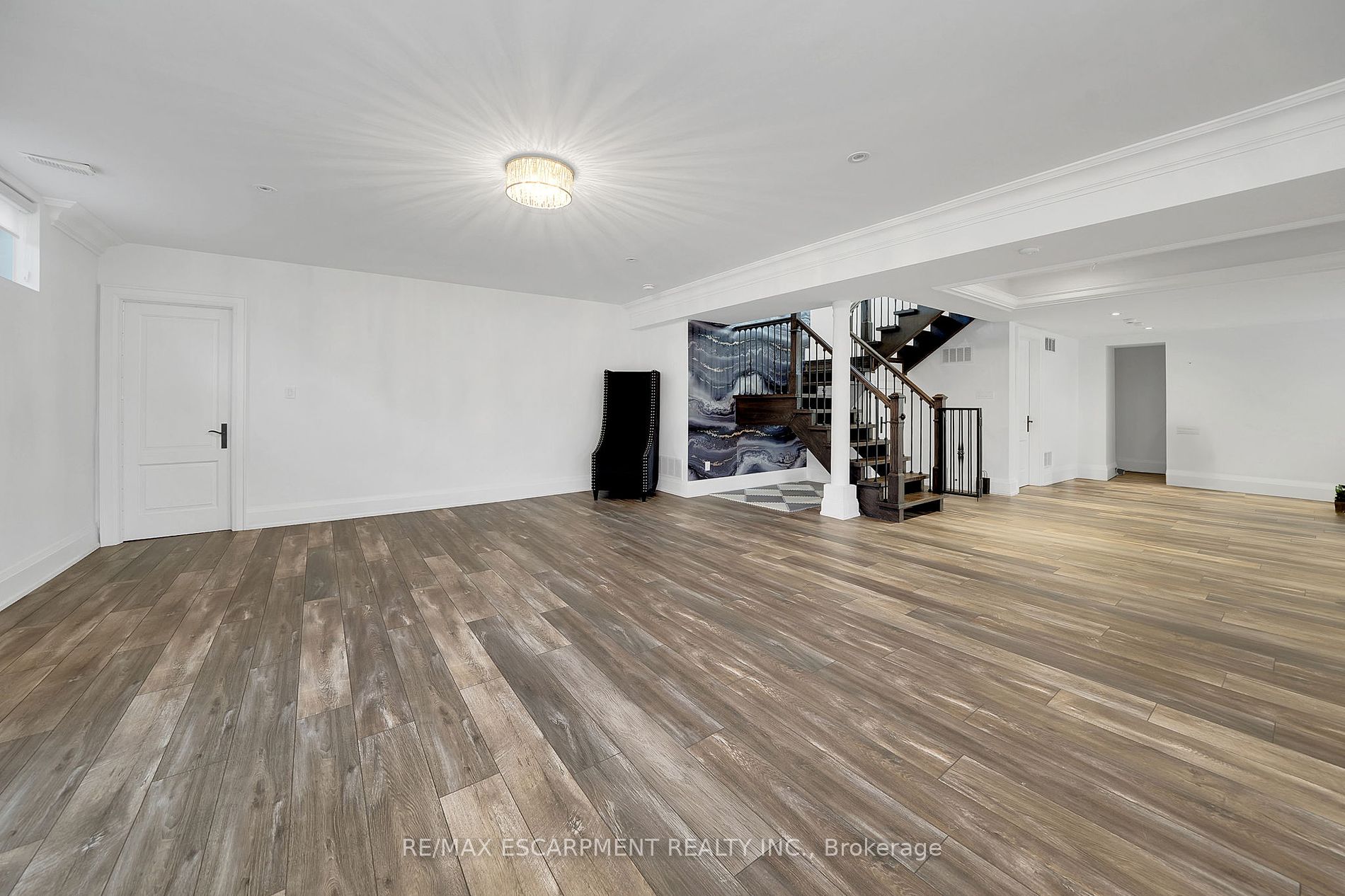 9737 Bathurst St