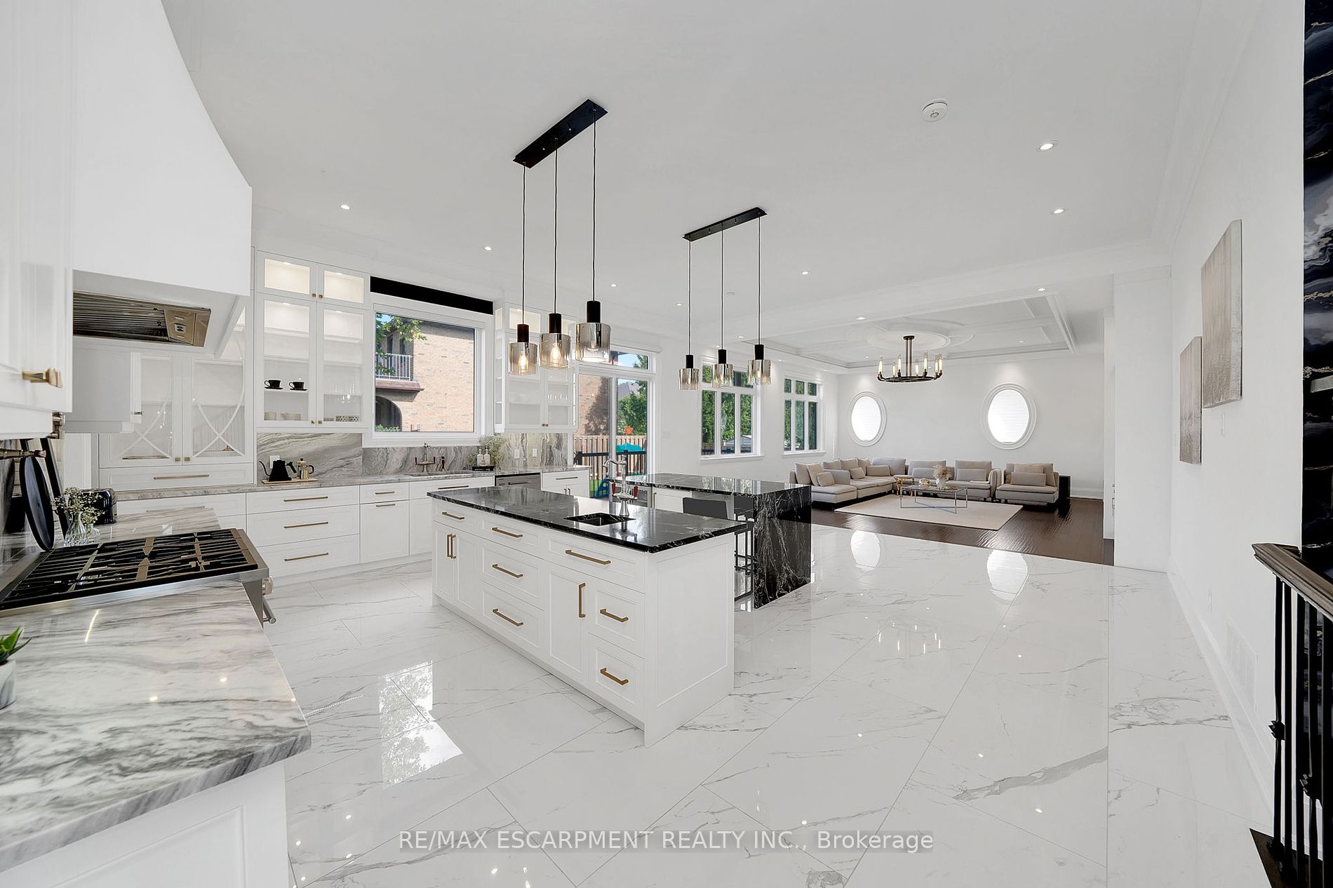 9737 Bathurst St