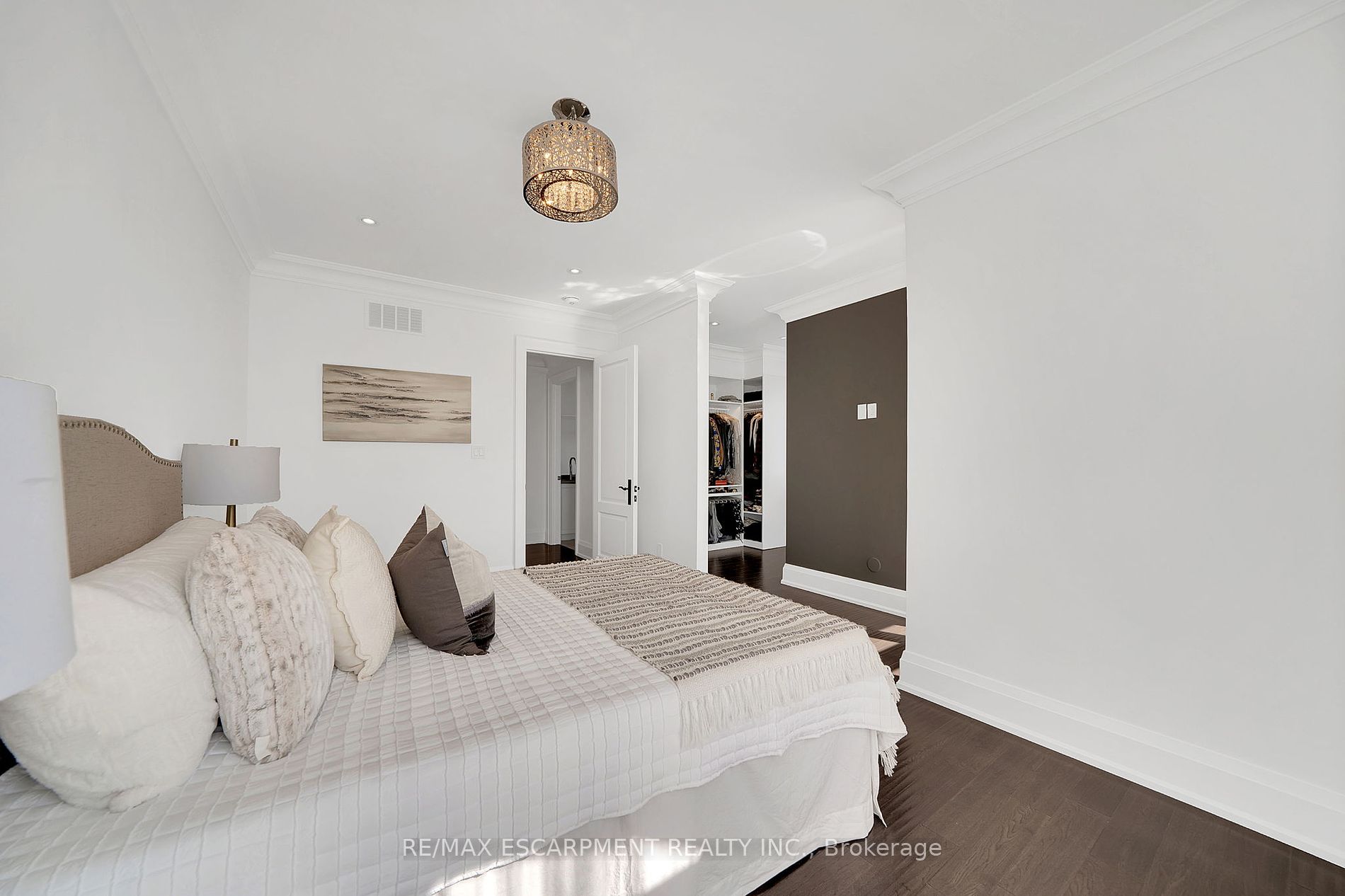 9737 Bathurst St