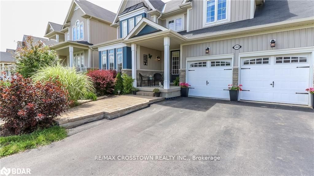 100 Mount Crescent