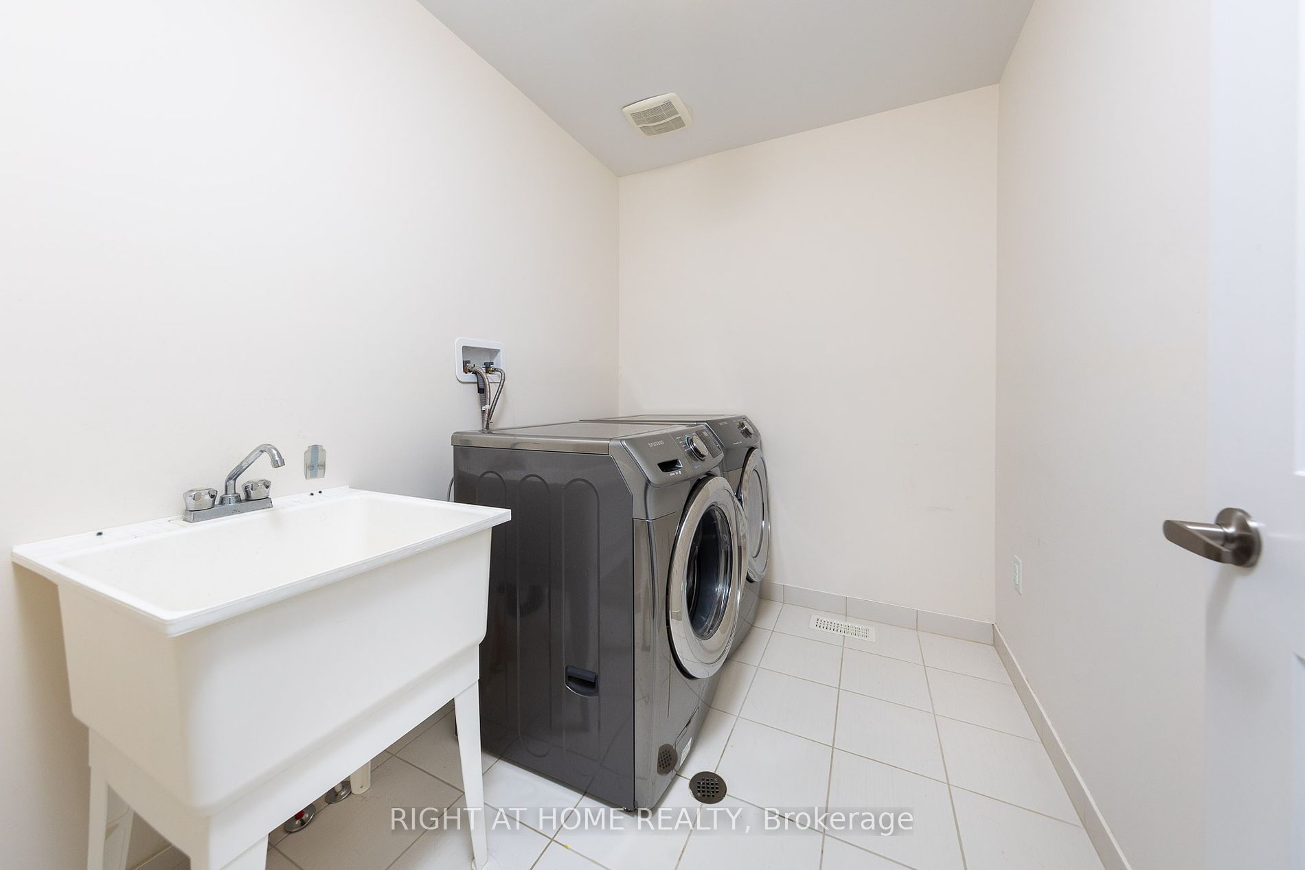 68 Buckle Cres