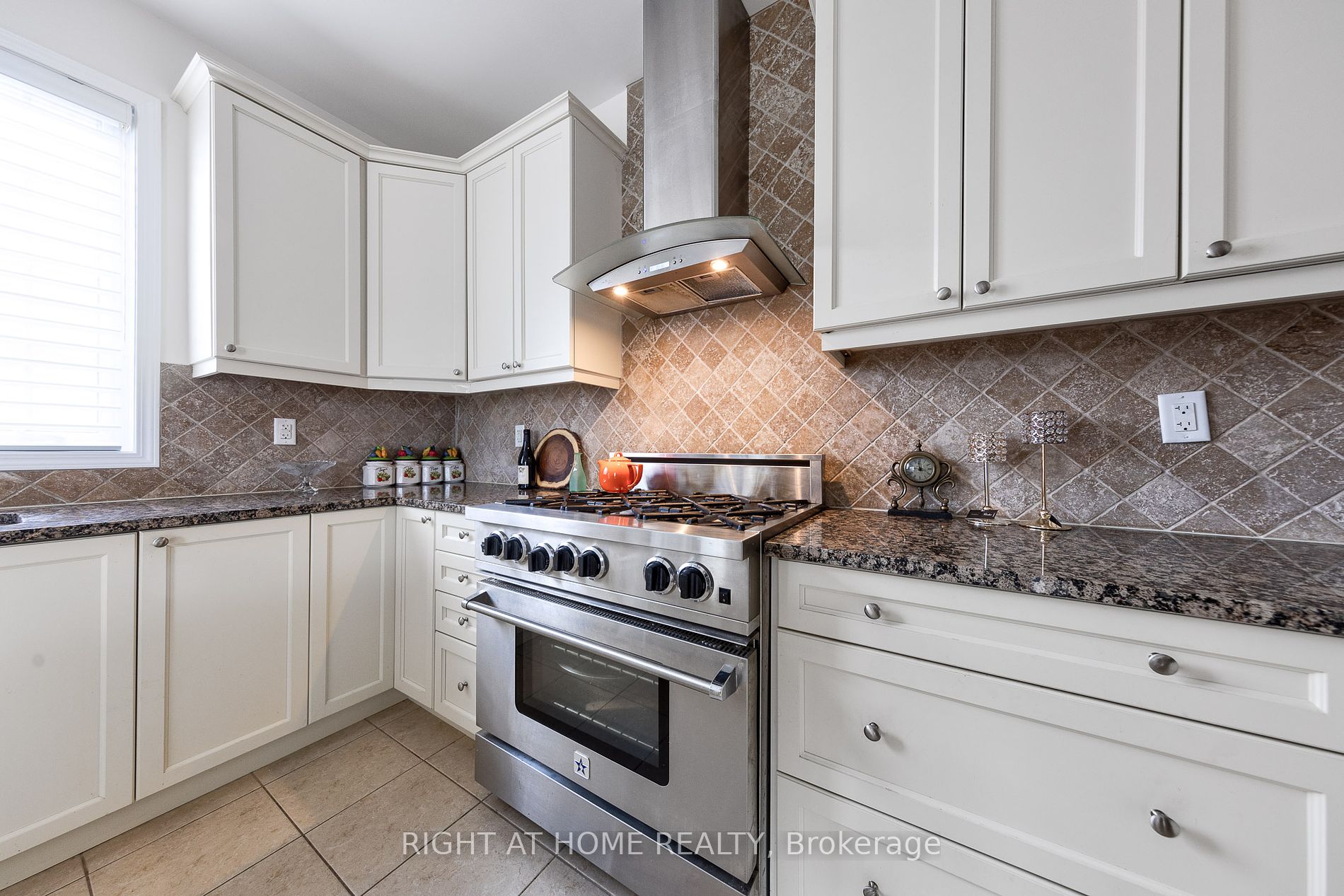 68 Buckle Cres