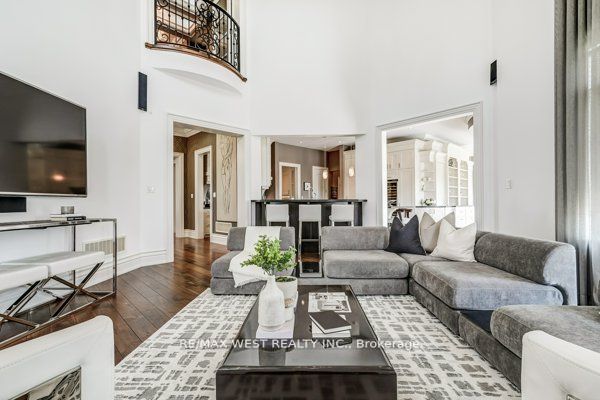 115 Hazelridge Crt