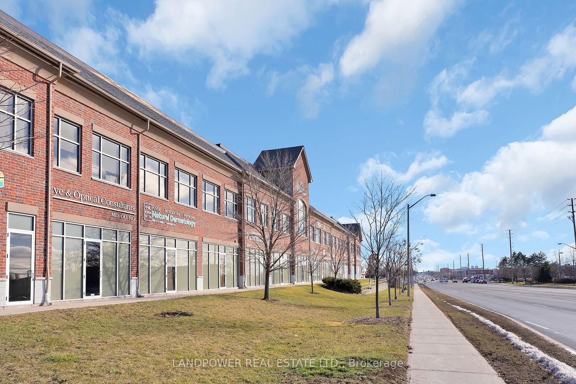 8787 Woodbine Ave, #239