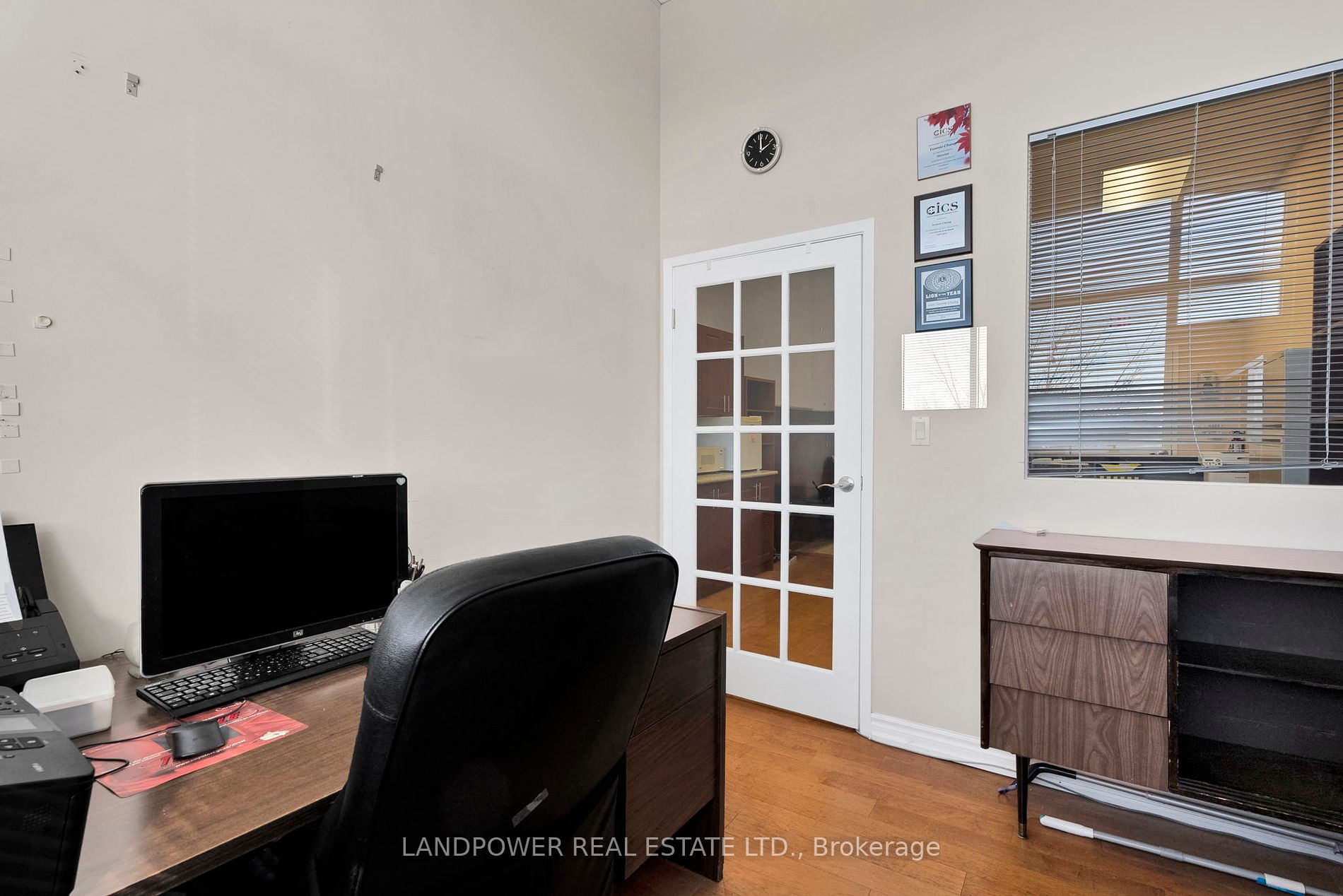 8787 Woodbine Ave, #239