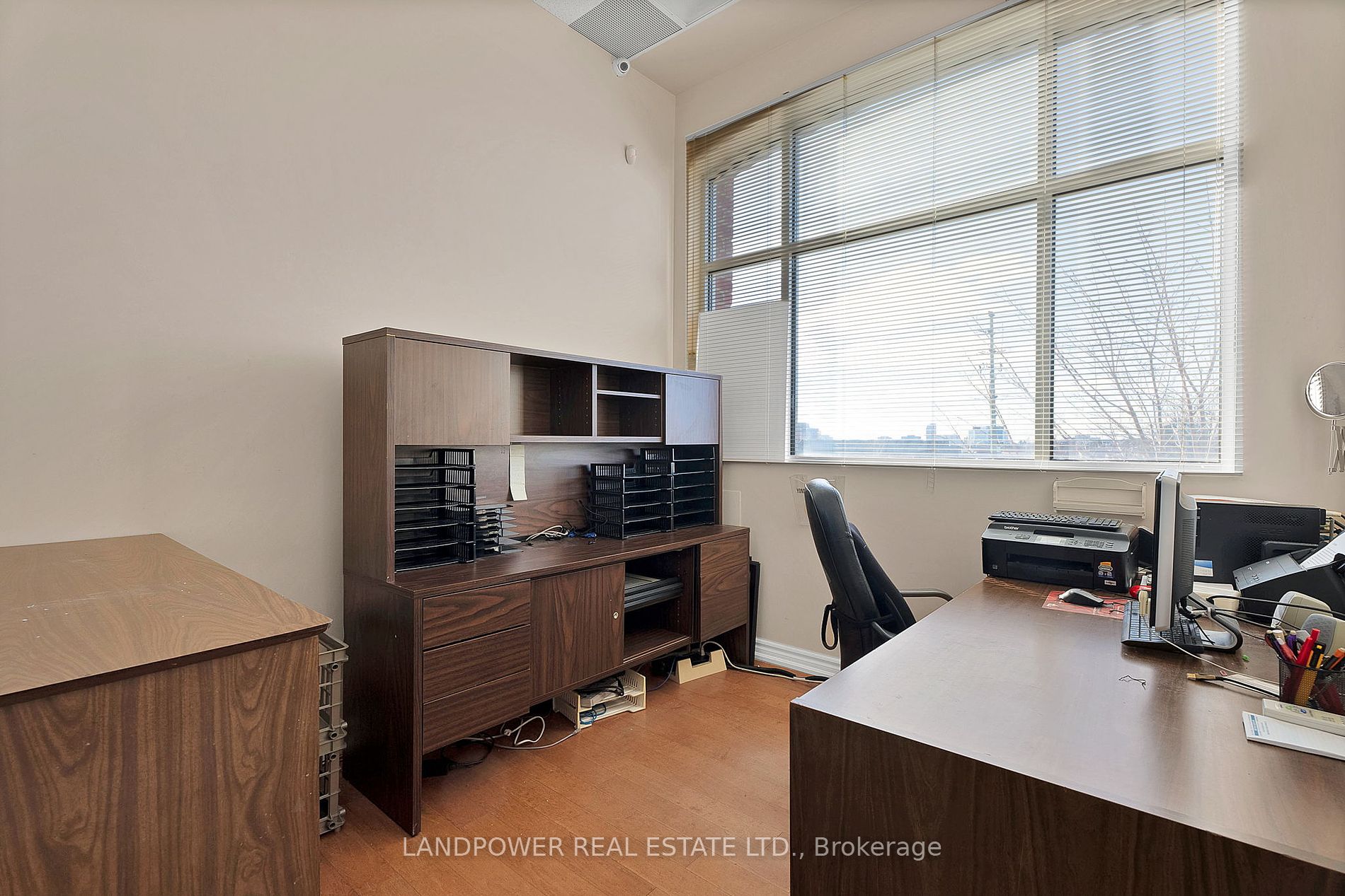 8787 Woodbine Ave, #239