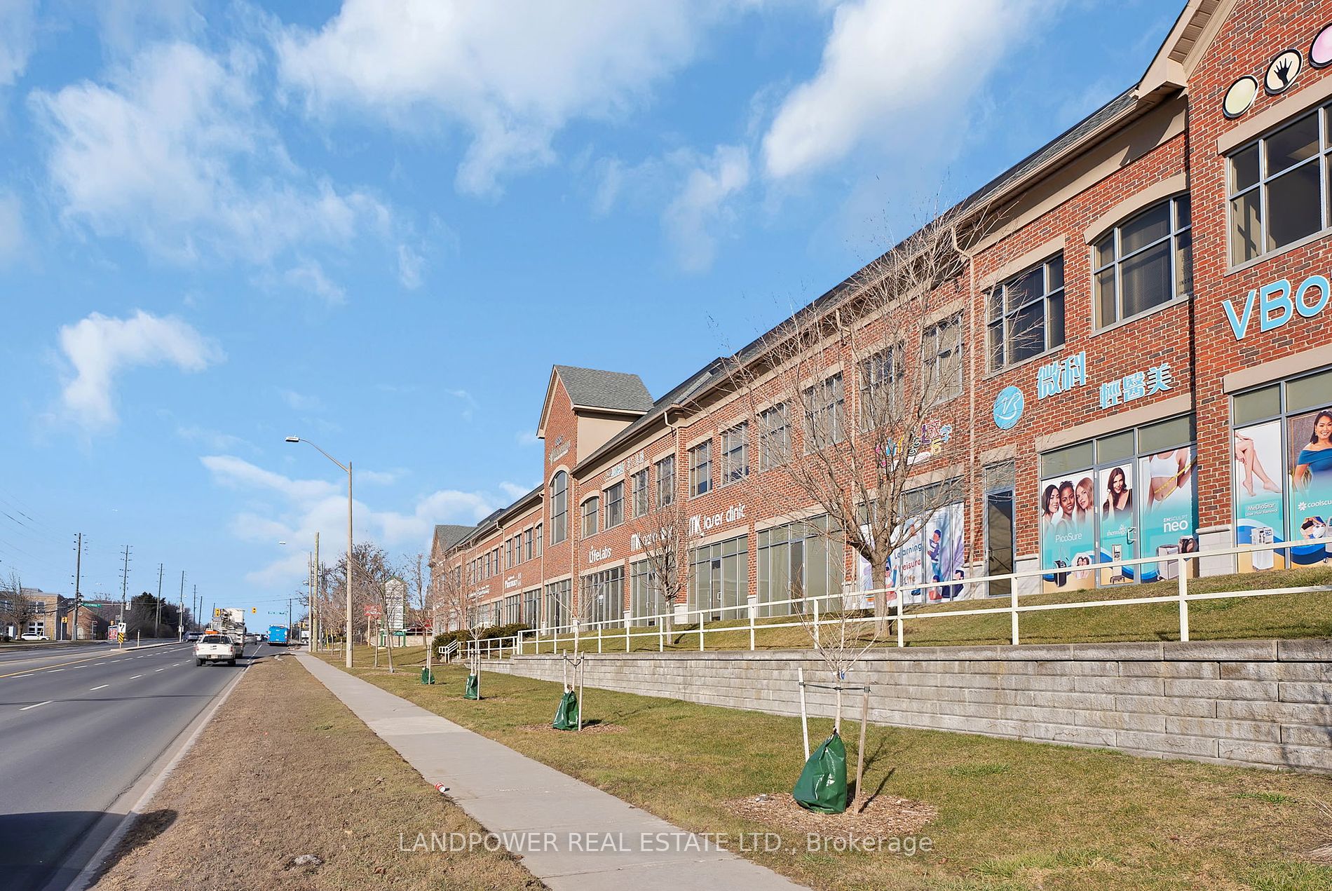 8787 Woodbine Ave, #239