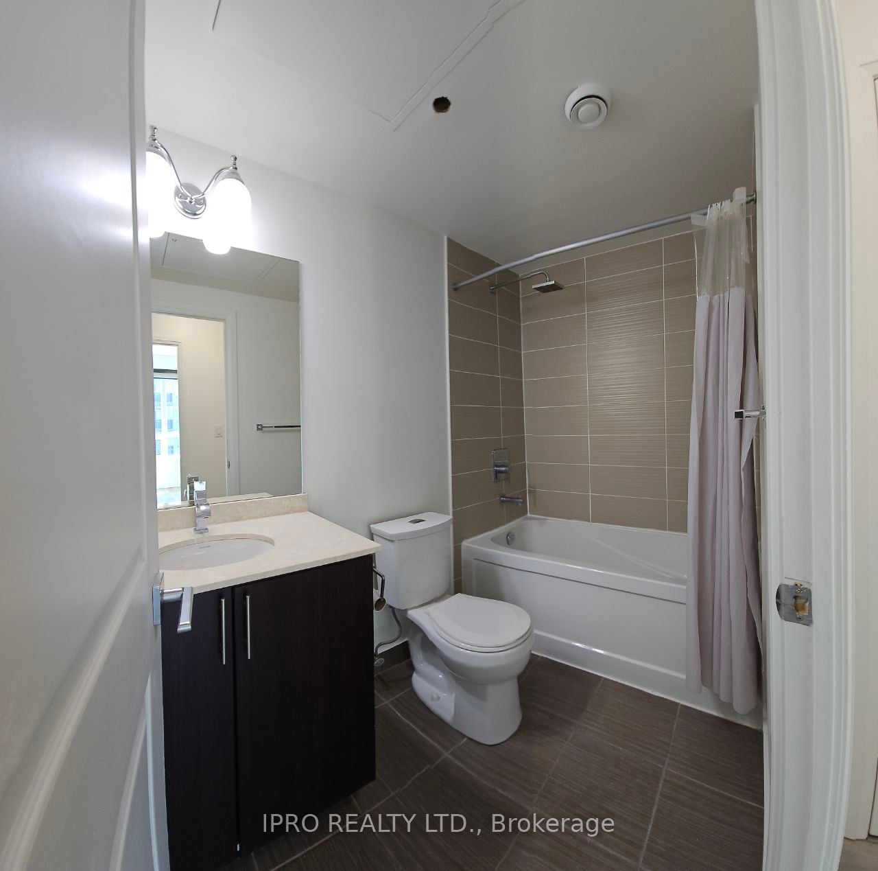 7165 Yonge St, #910