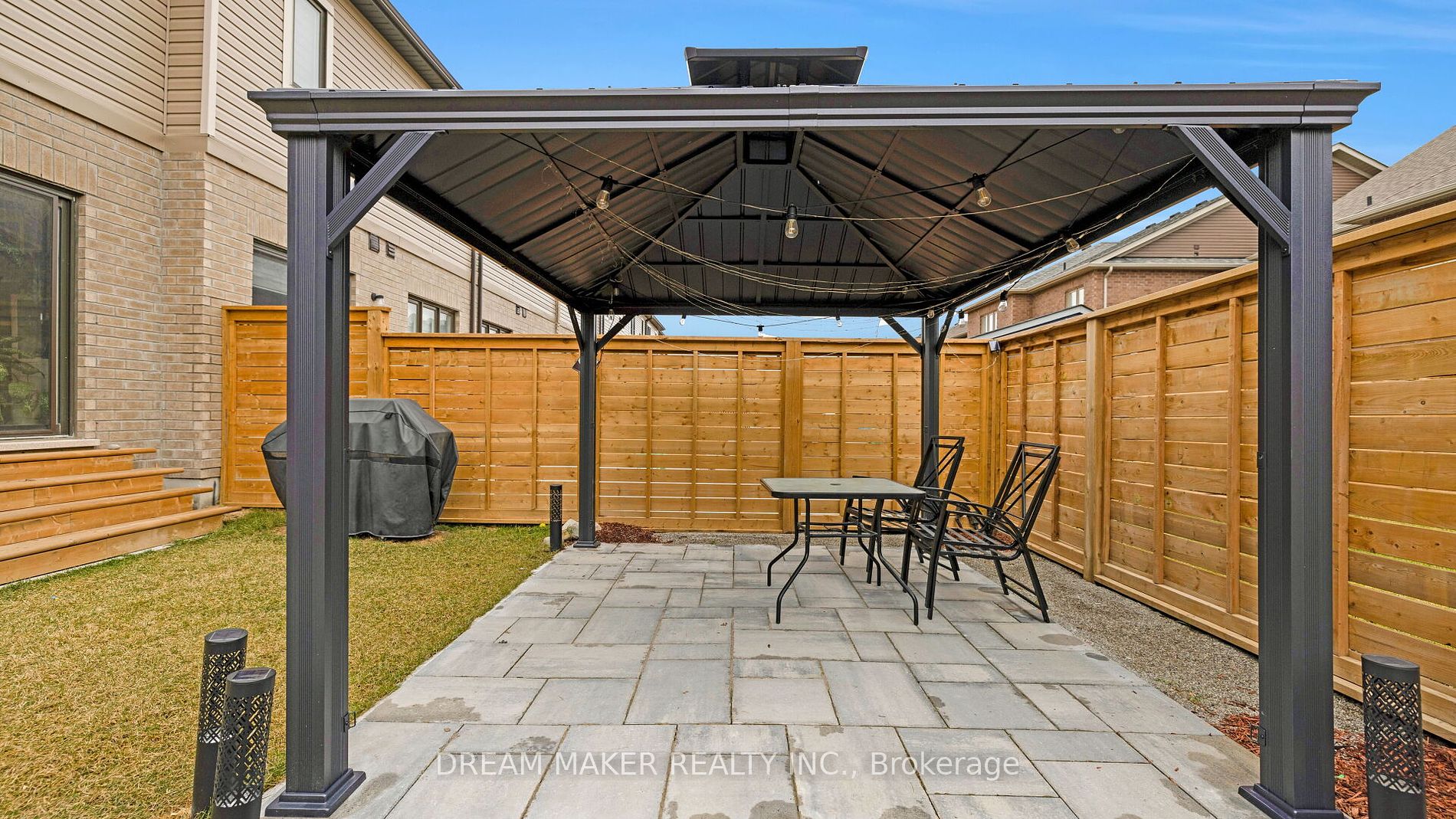 73 Lorne Thomas Place