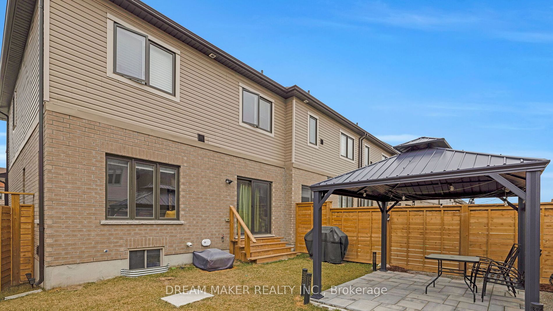 73 Lorne Thomas Place