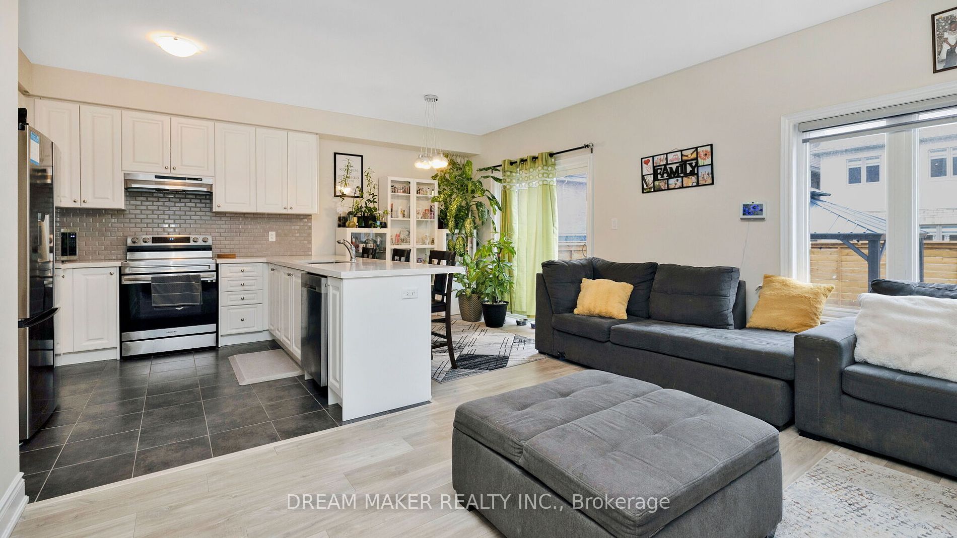 73 Lorne Thomas Place