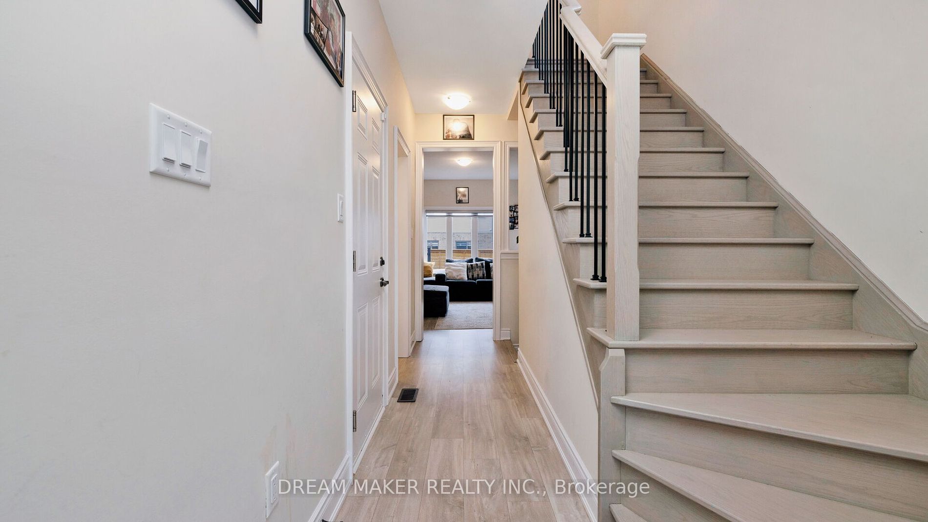 73 Lorne Thomas Place