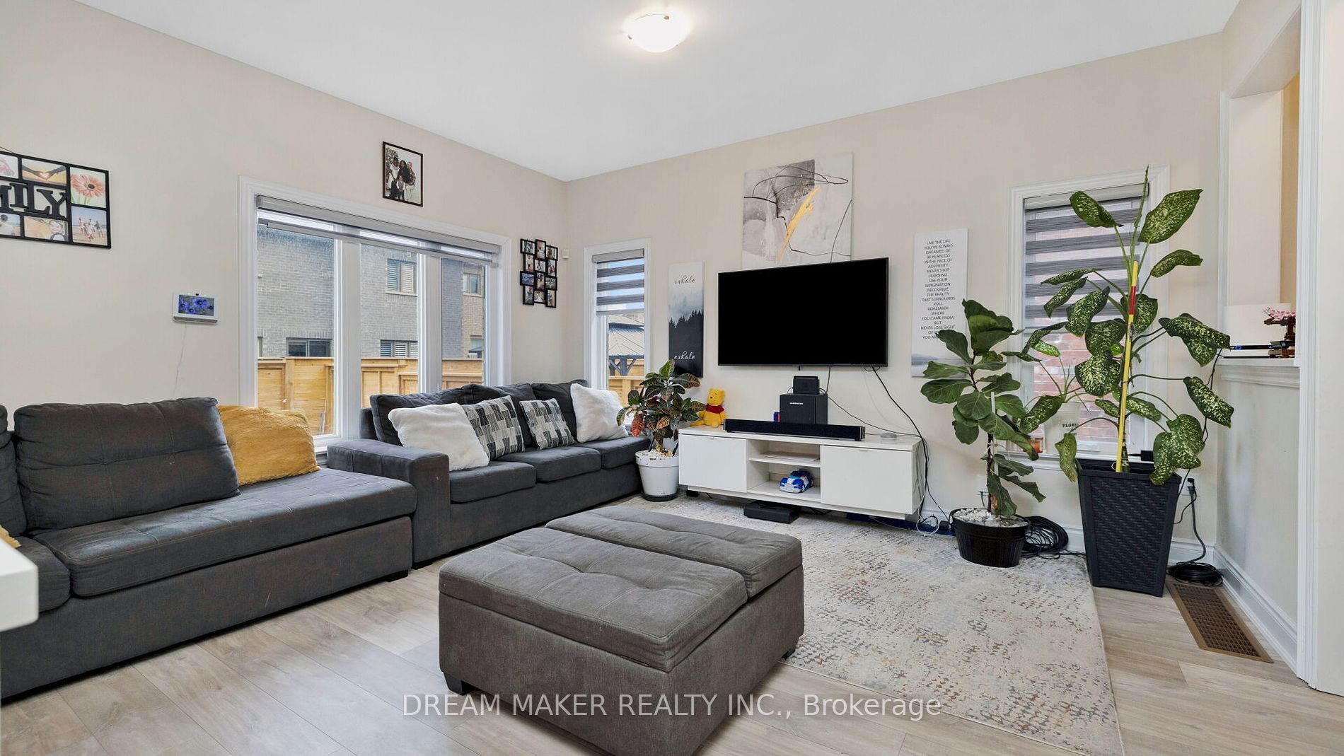 73 Lorne Thomas Place