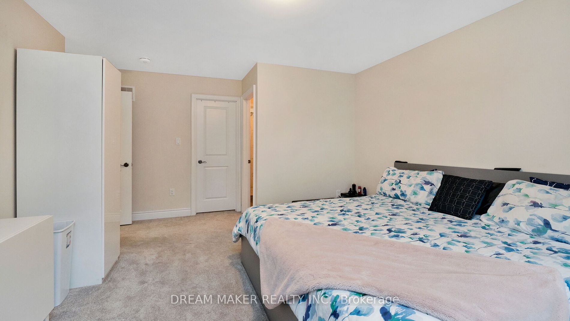 73 Lorne Thomas Place