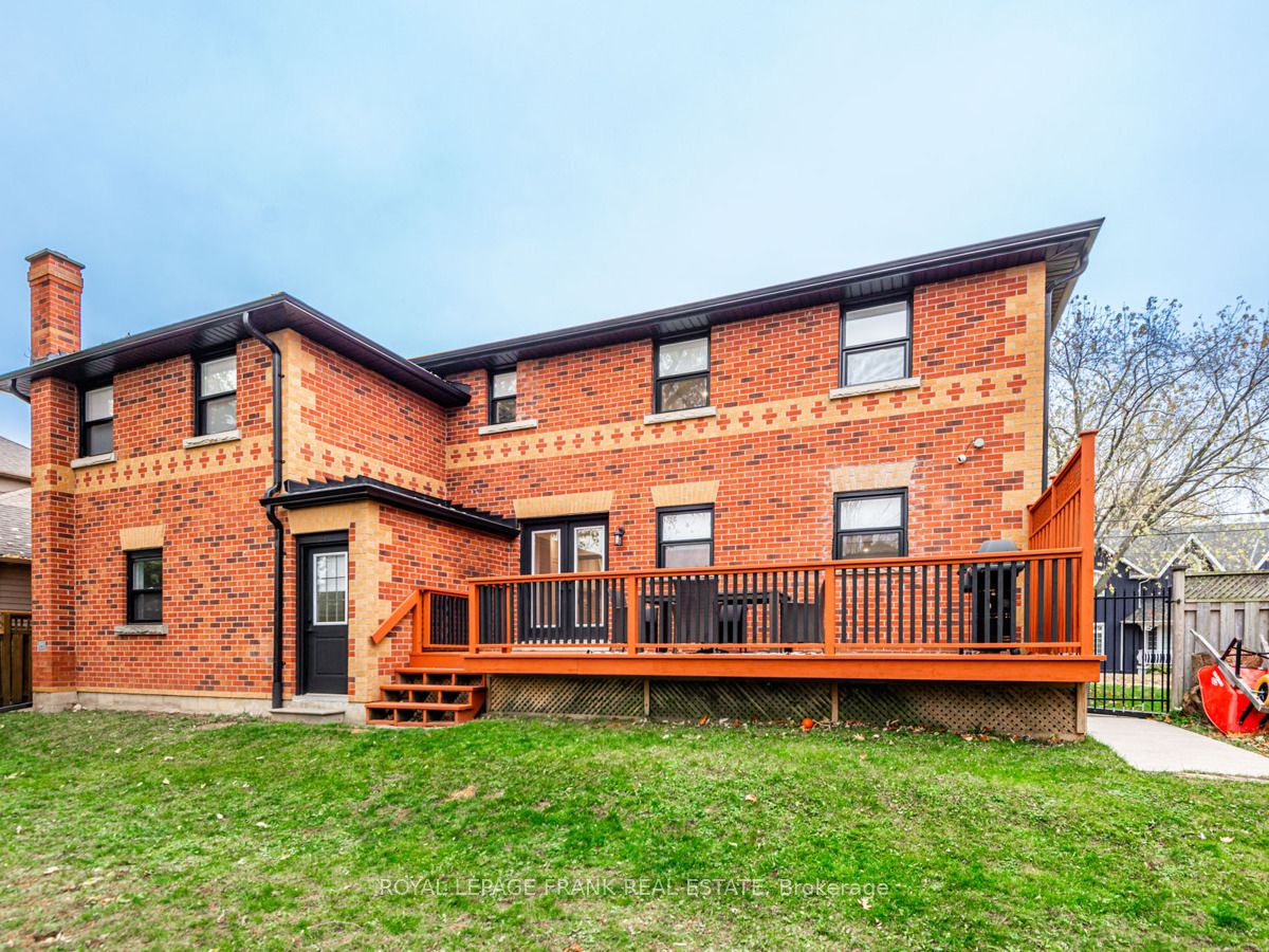 371 Boyer St