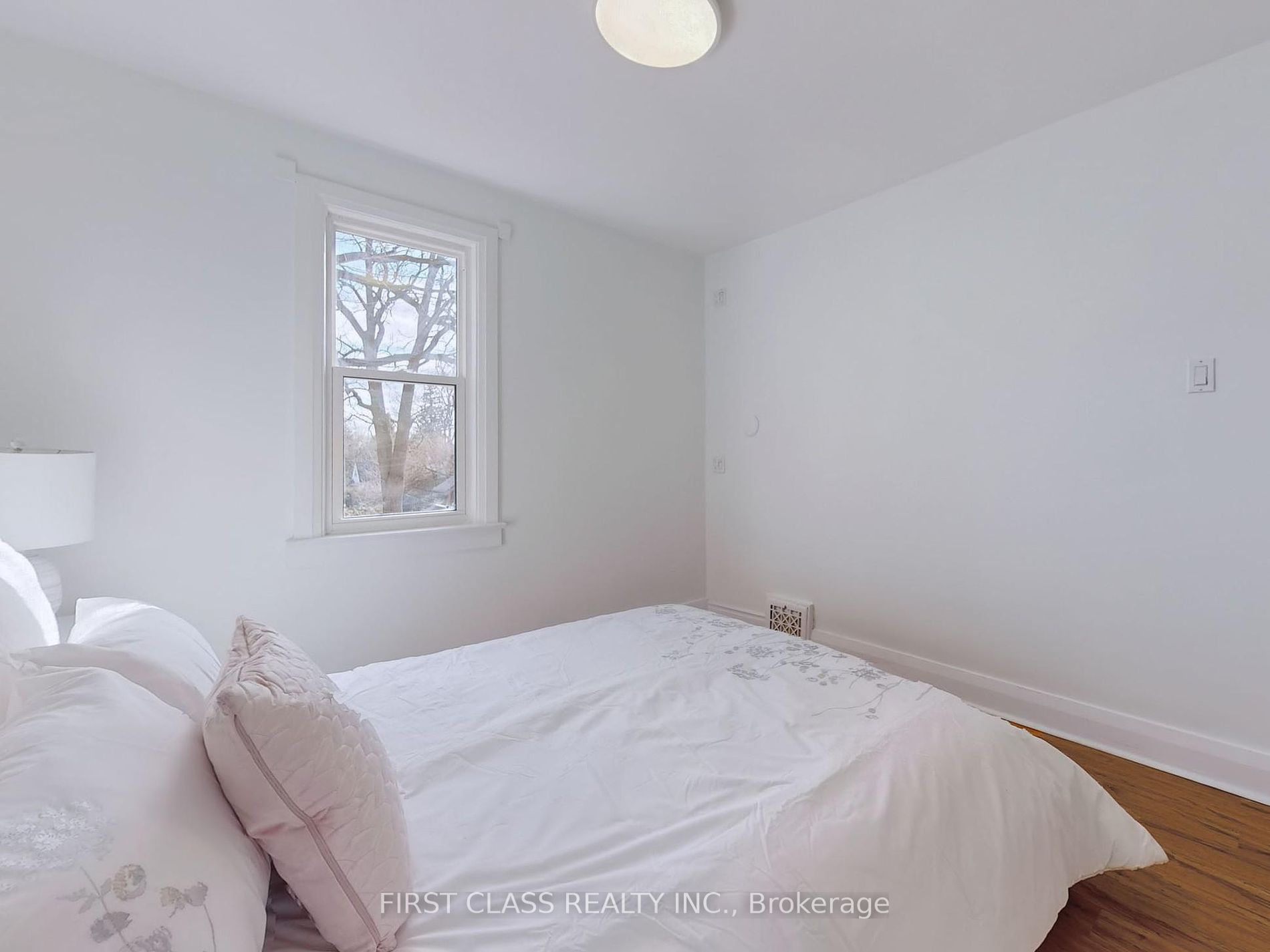 148 Richmond St