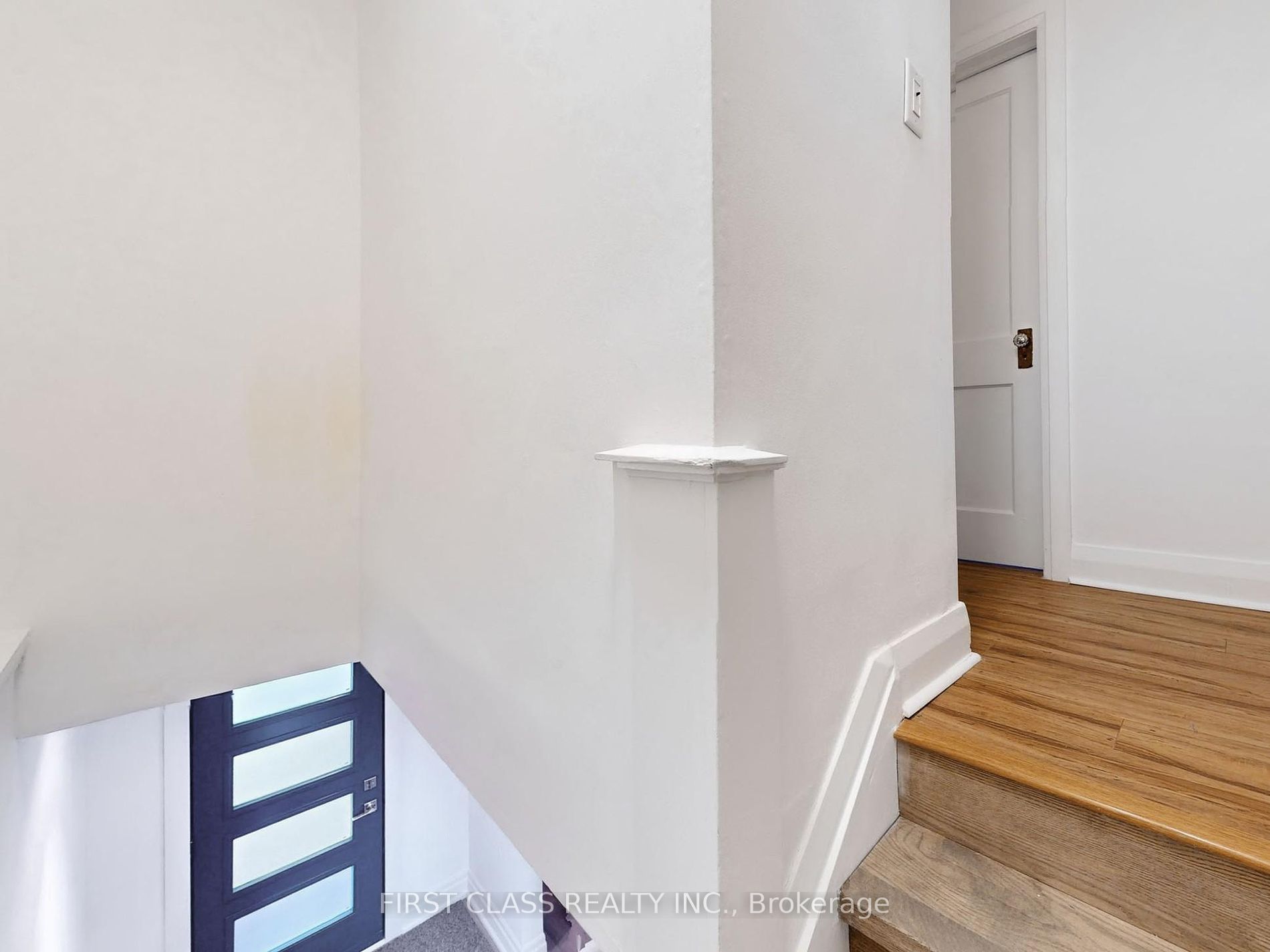 148 Richmond St