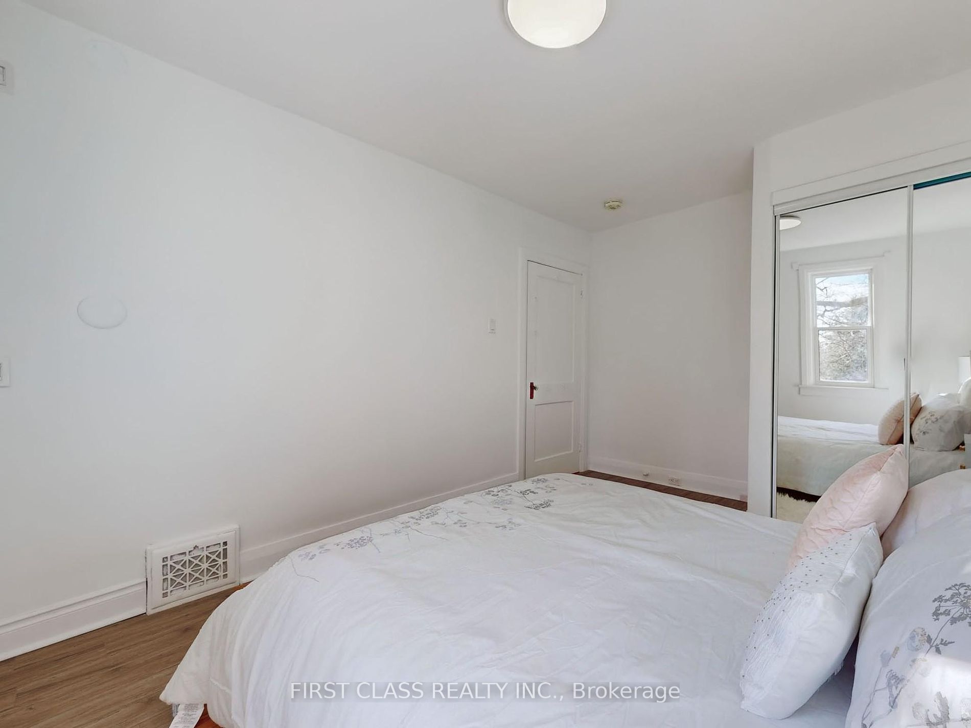 148 Richmond St