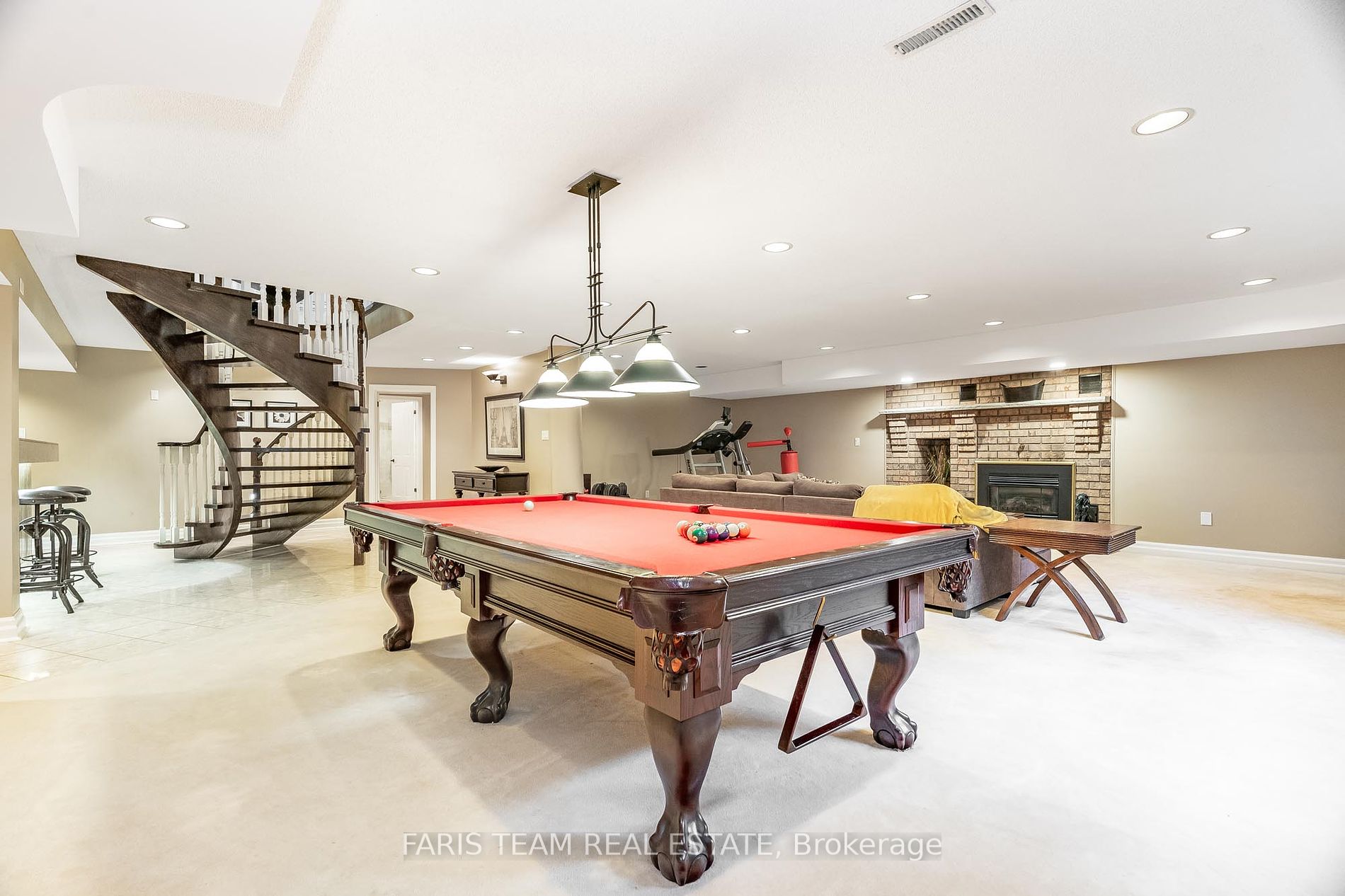 1826 Quantz Cres