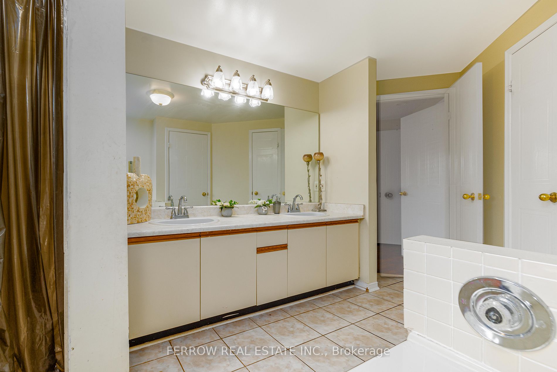 271 Crossland Gate