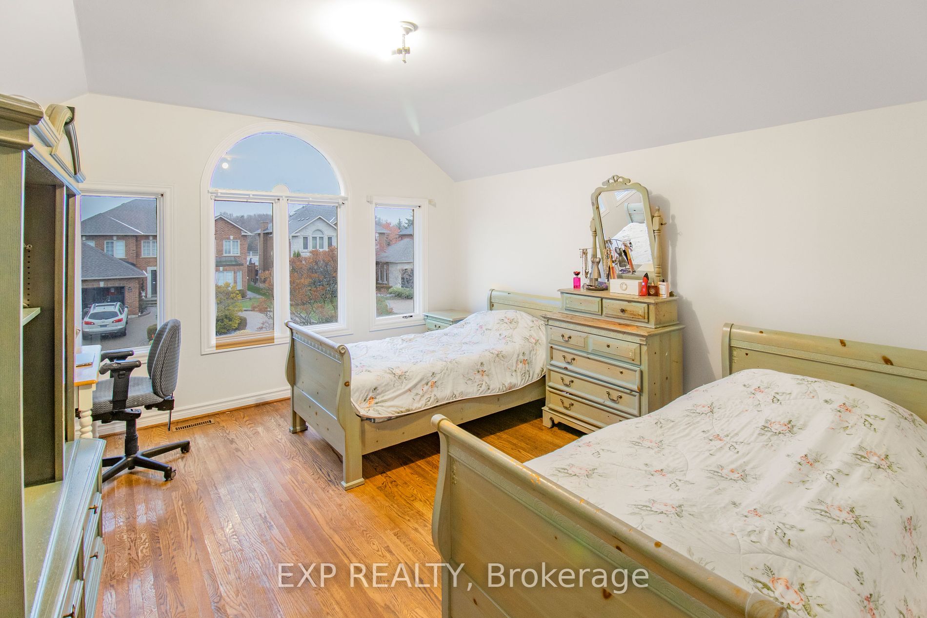 23 Chatsworth Crt