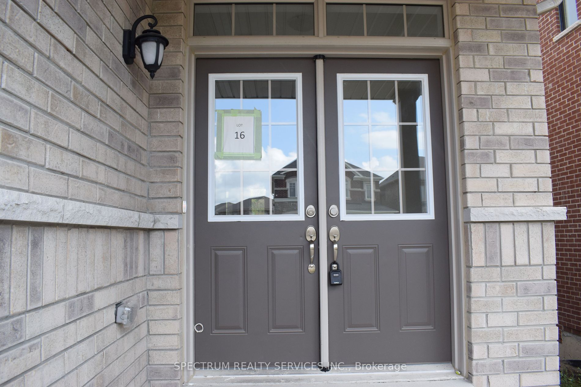 206 Ferragine Cres
