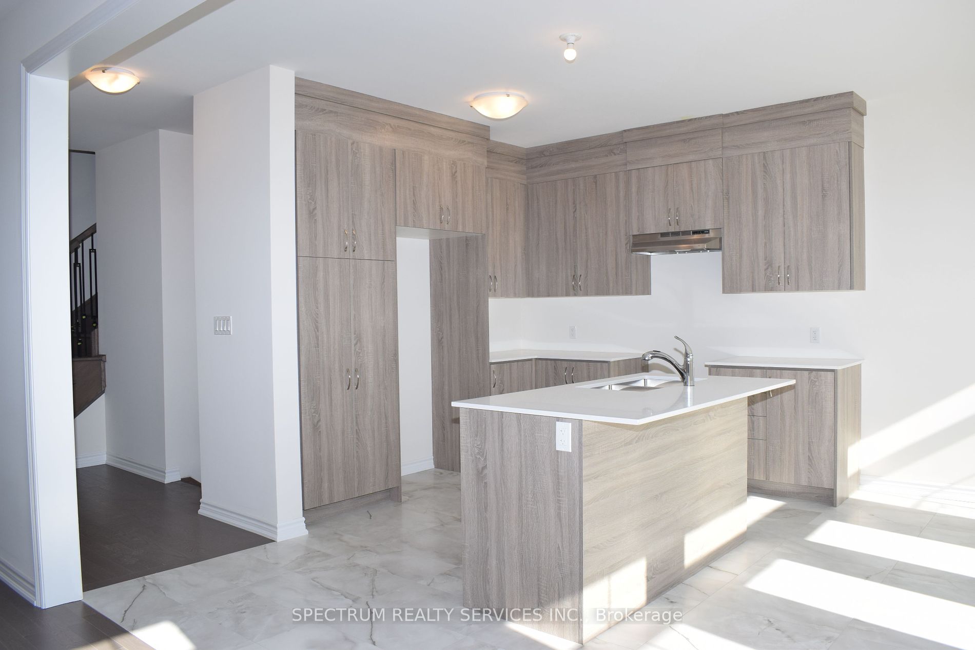 206 Ferragine Cres