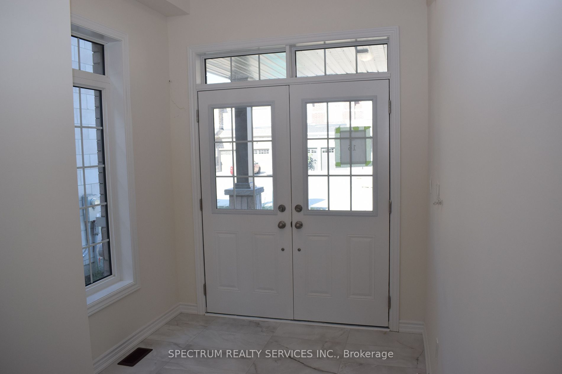 206 Ferragine Cres
