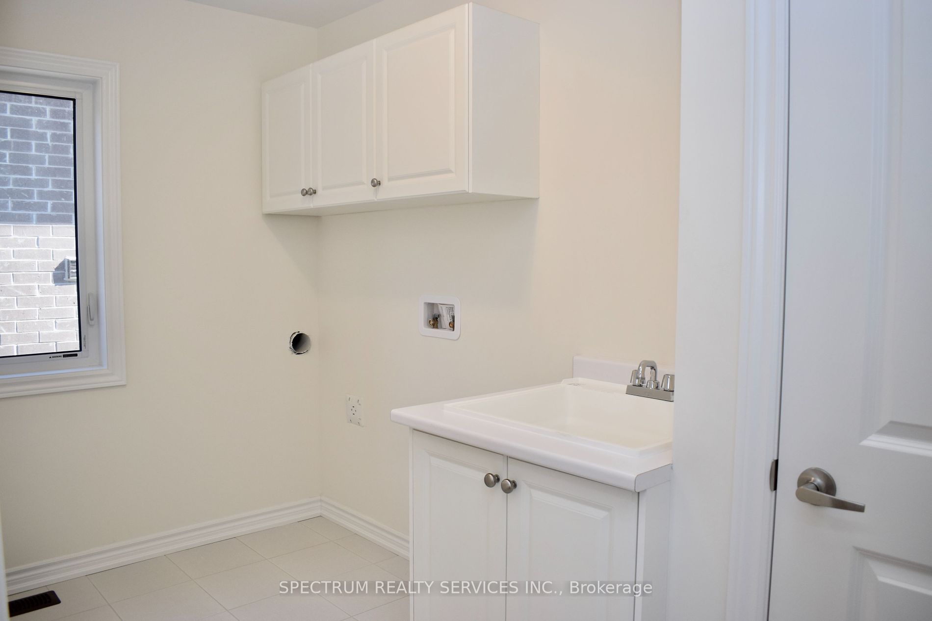 206 Ferragine Cres