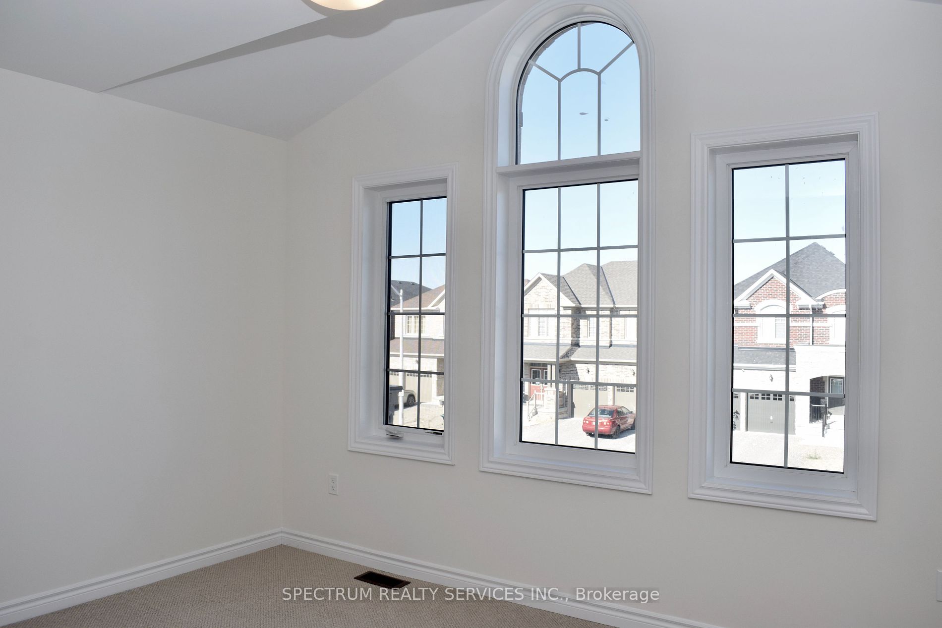 206 Ferragine Cres