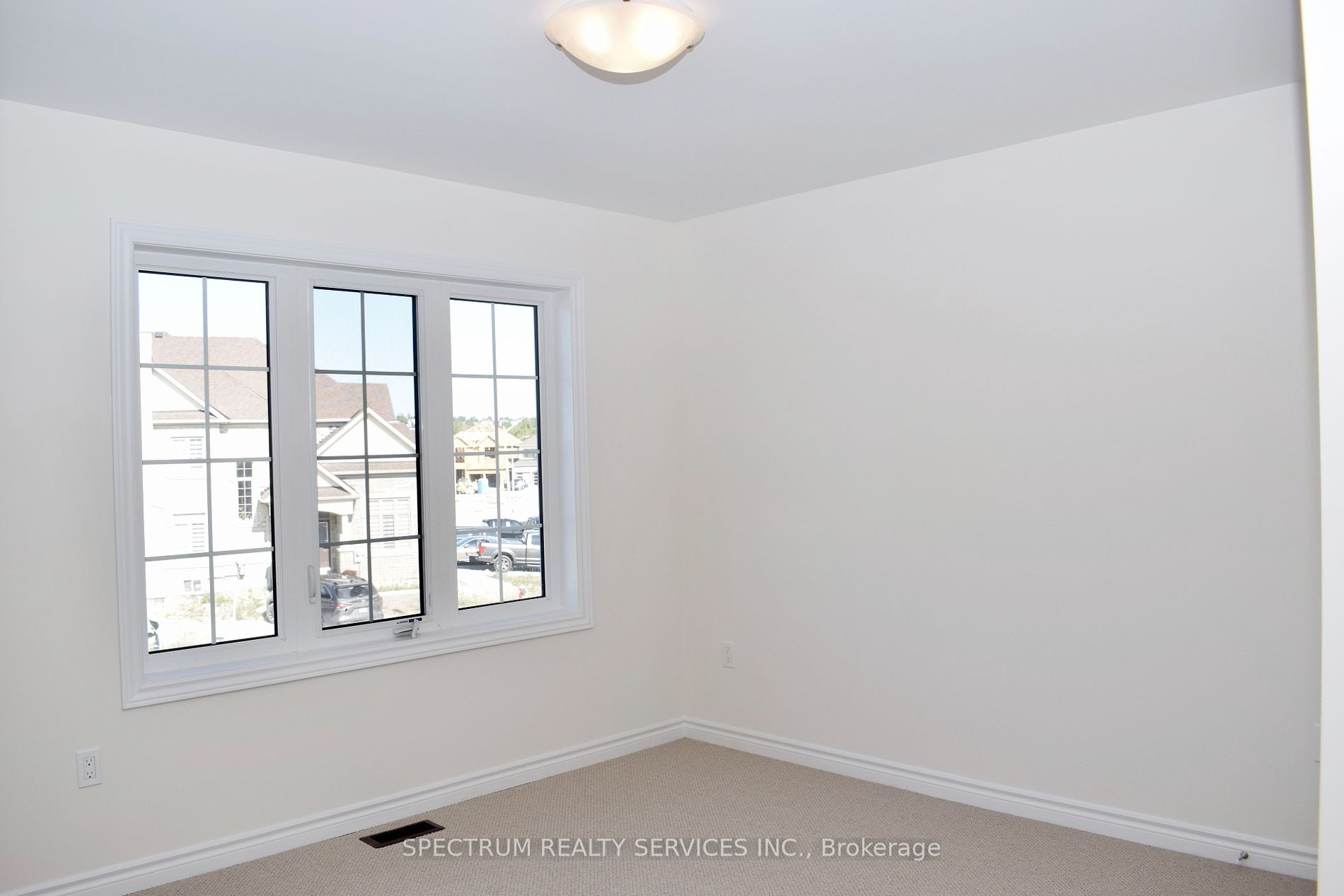 206 Ferragine Cres