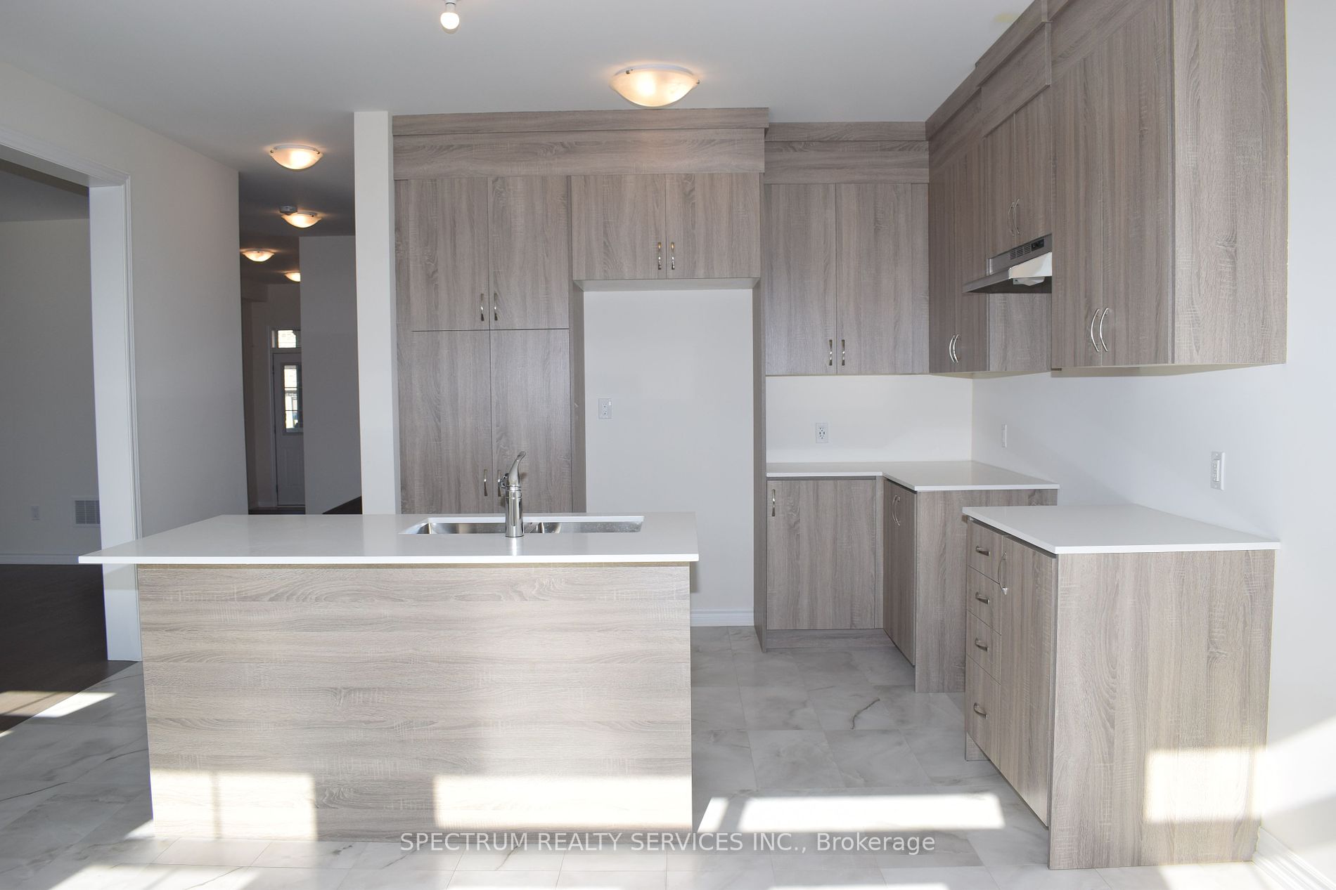 206 Ferragine Cres