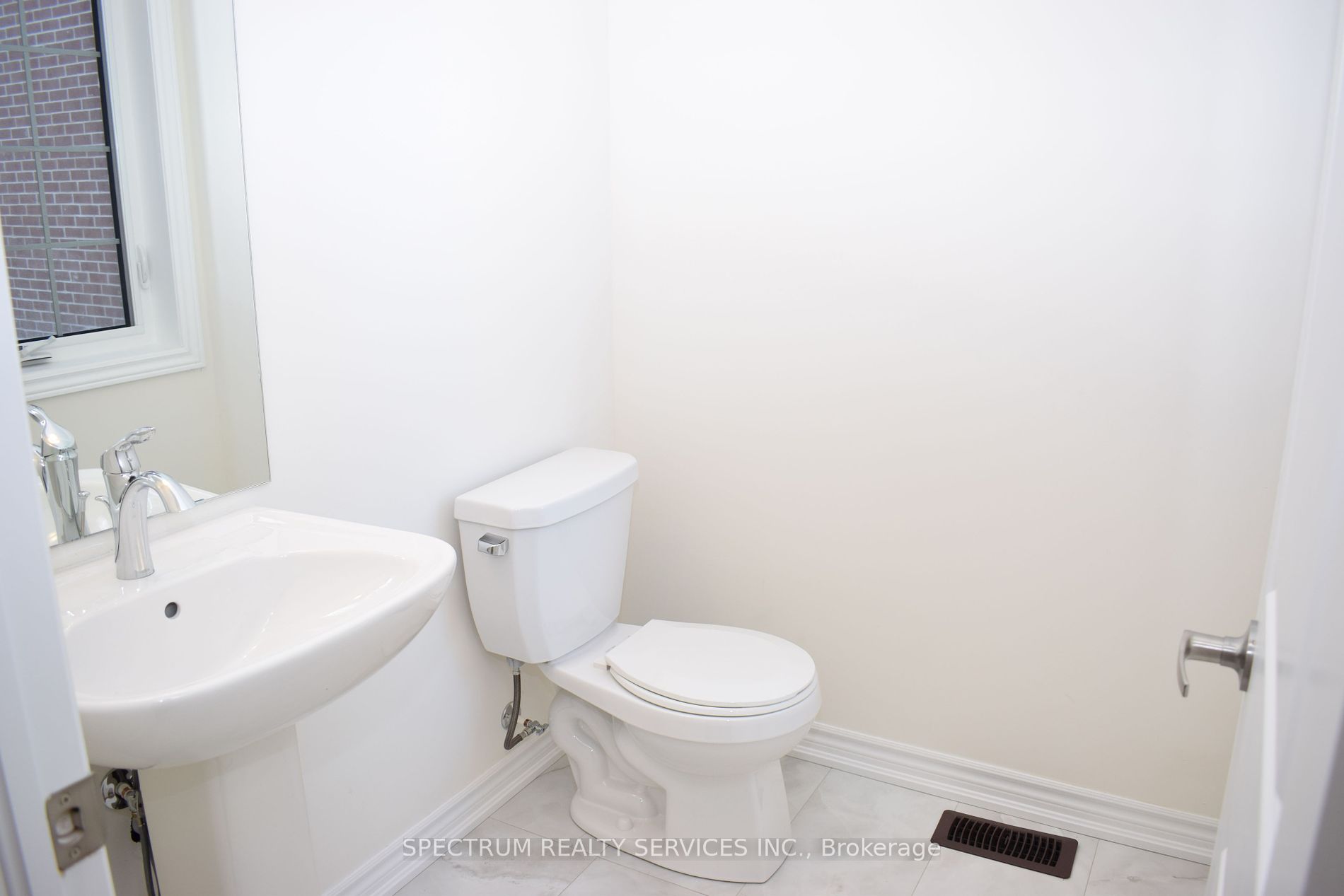 206 Ferragine Cres
