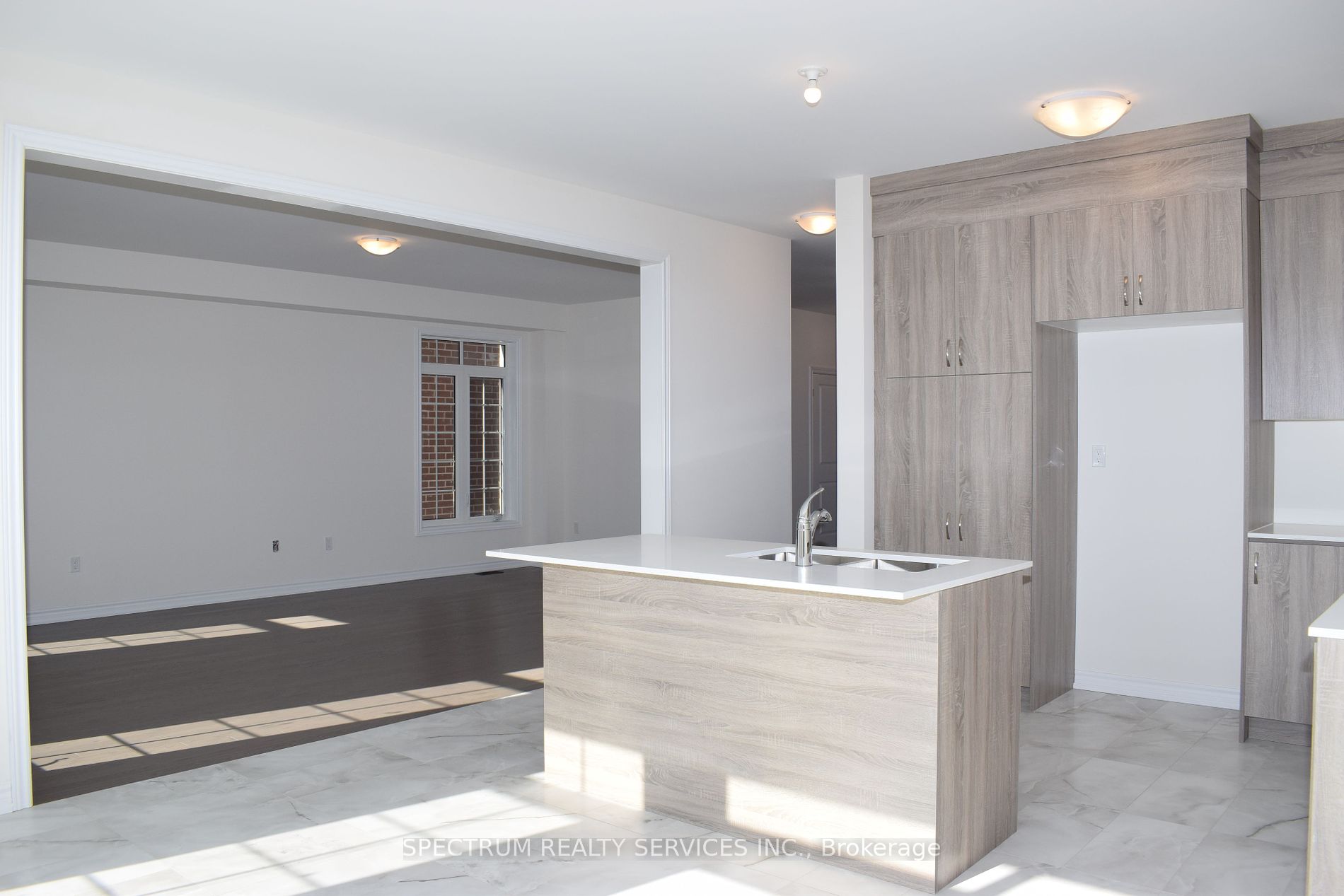 206 Ferragine Cres