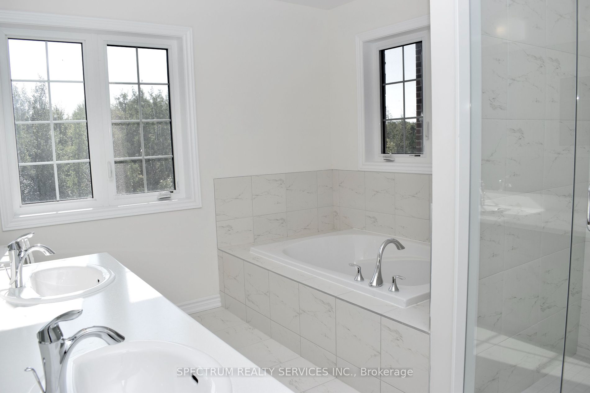 206 Ferragine Cres
