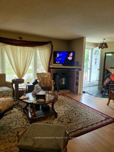 5 Pineview Crt