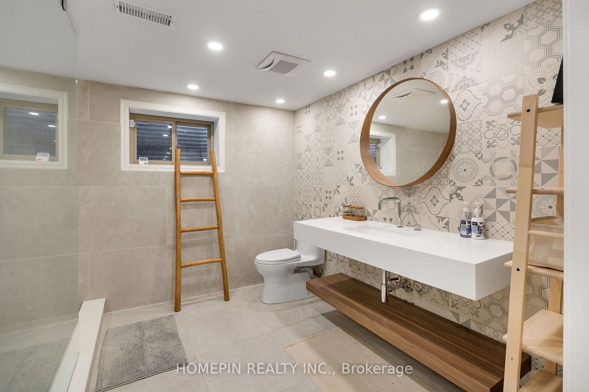 5 Callahan Rd