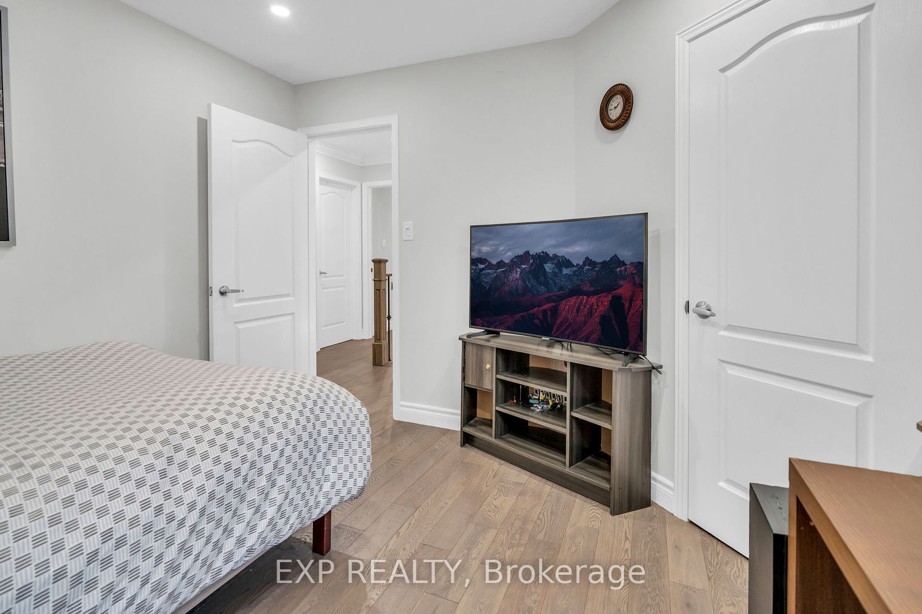 15 Falling Leaf Crt