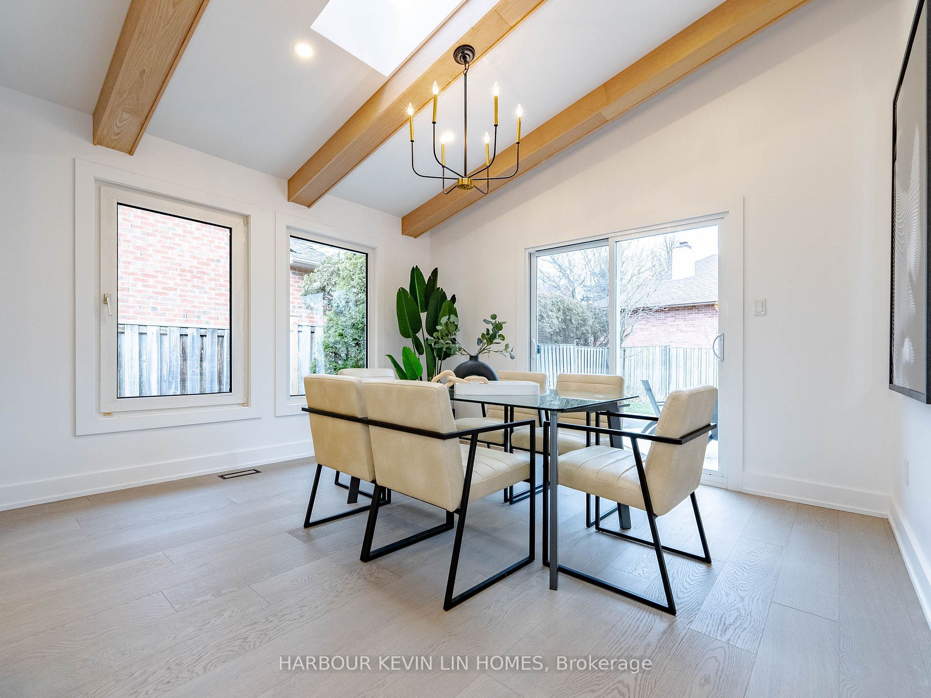 1 Ambleside Cres