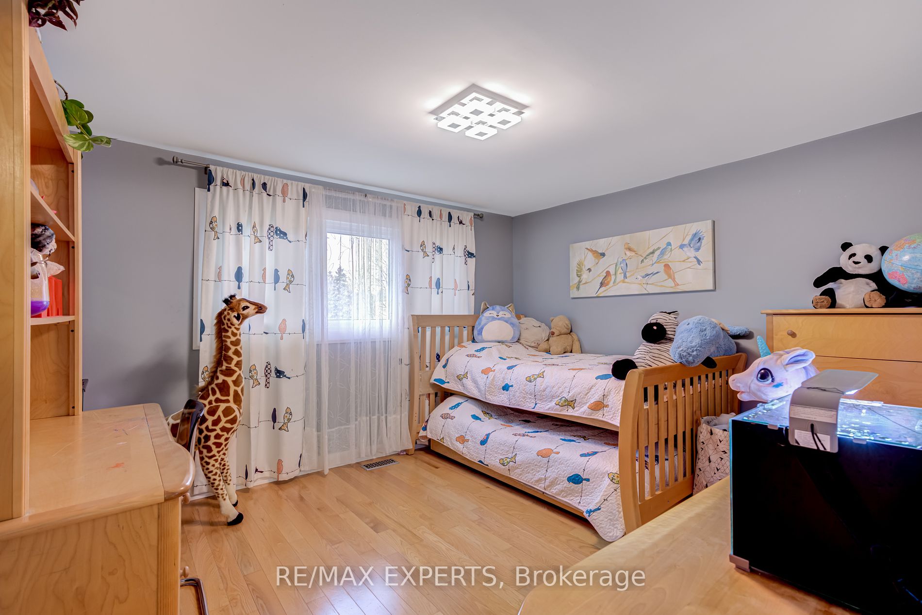 6 Cedar Cres