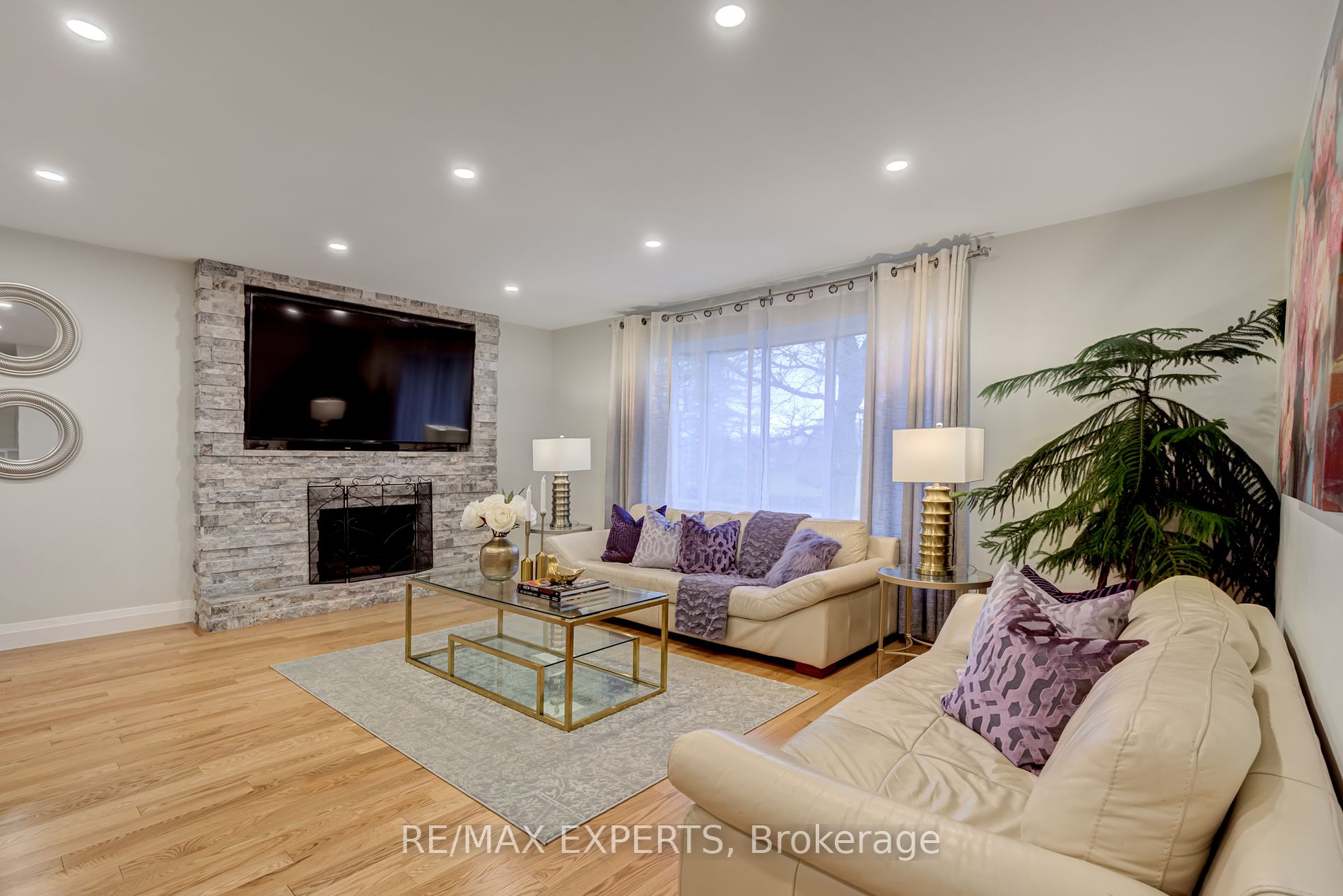 6 Cedar Cres