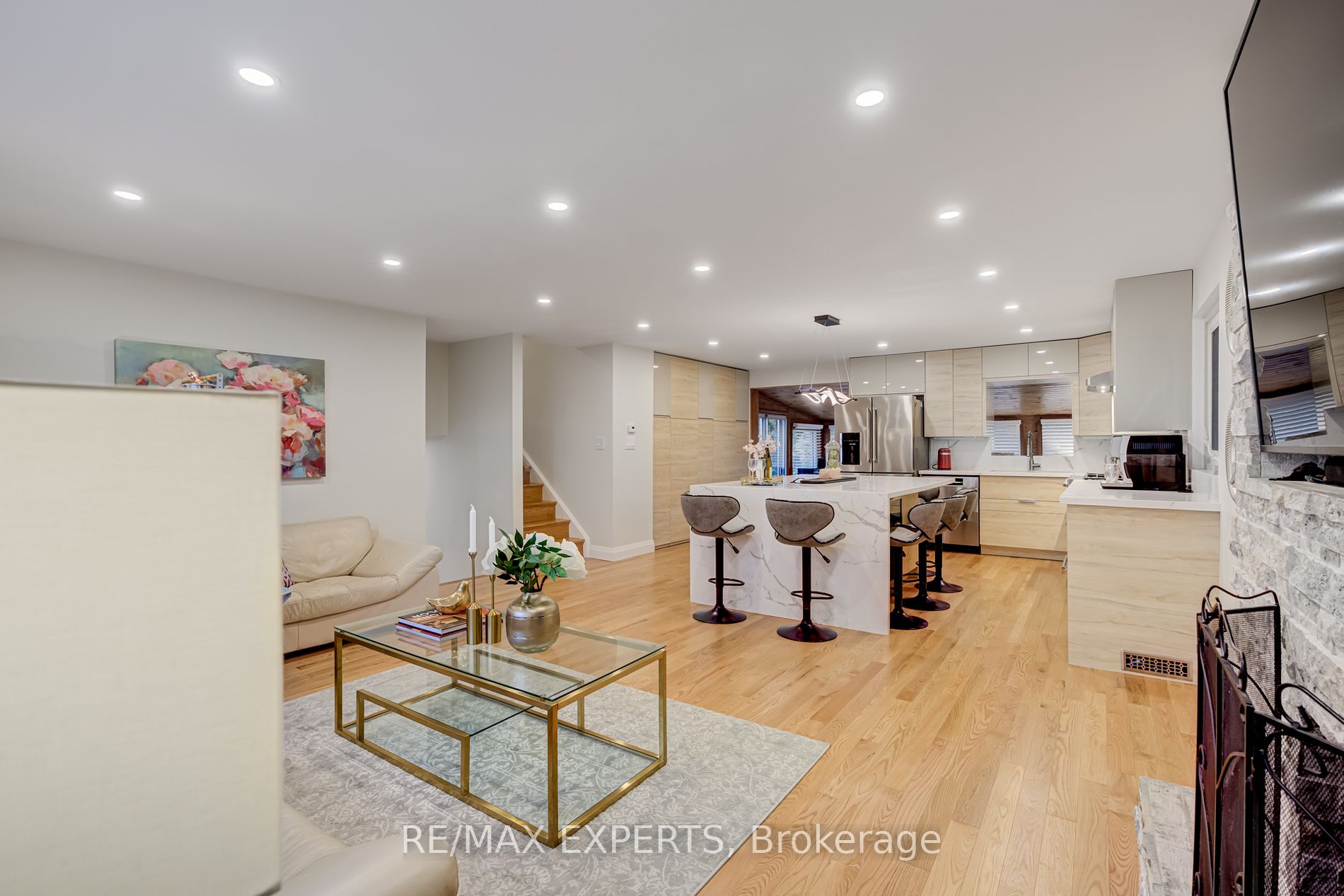 6 Cedar Cres