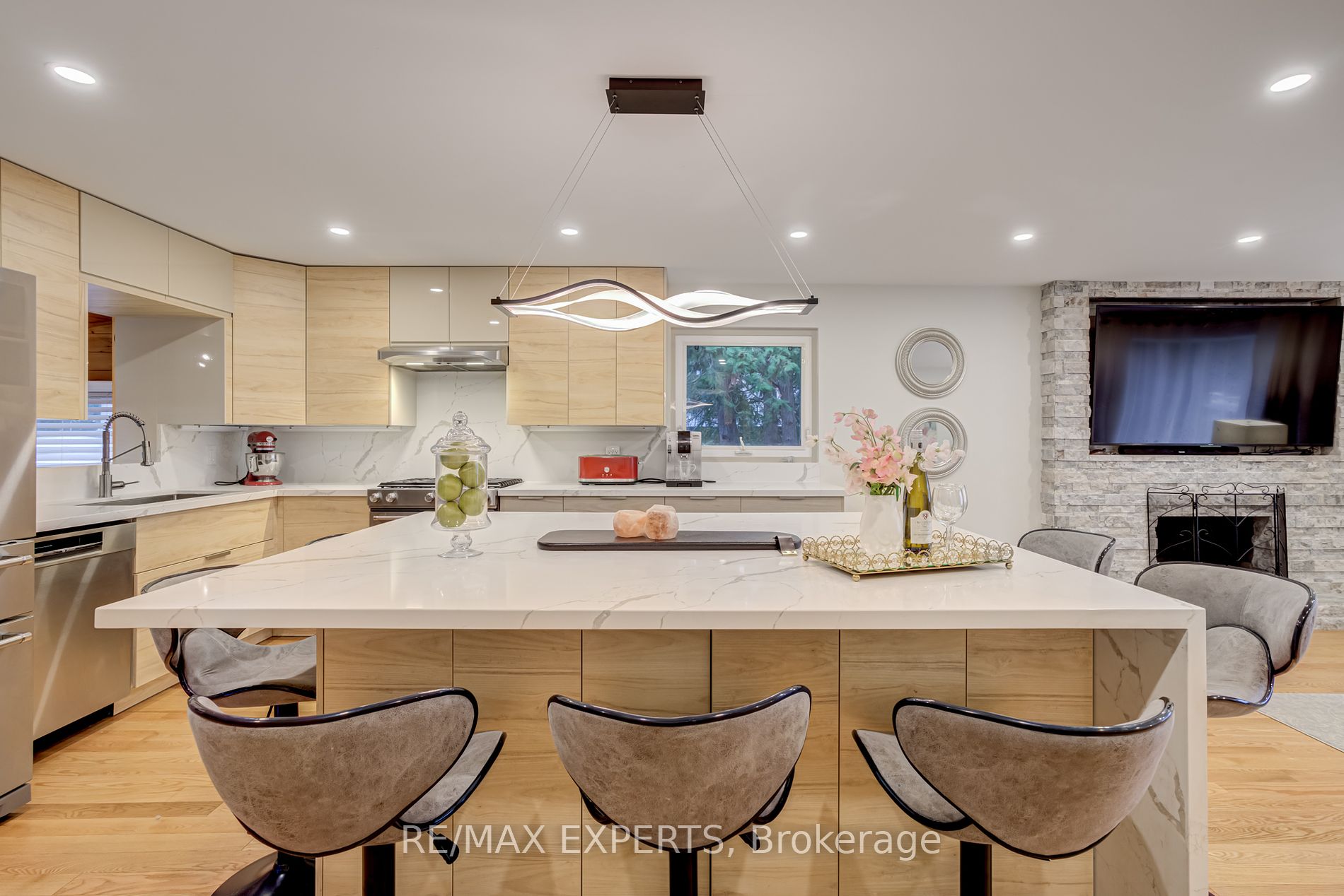 6 Cedar Cres