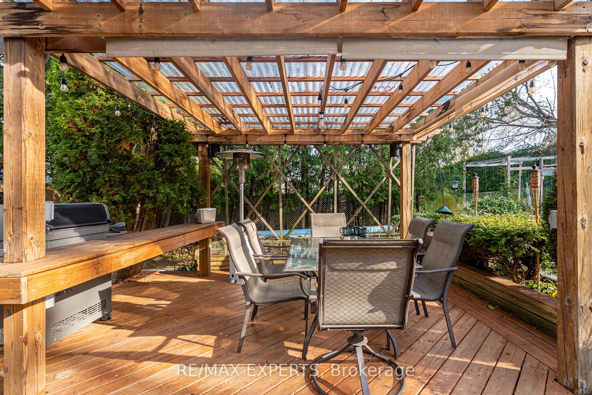 6 Cedar Cres
