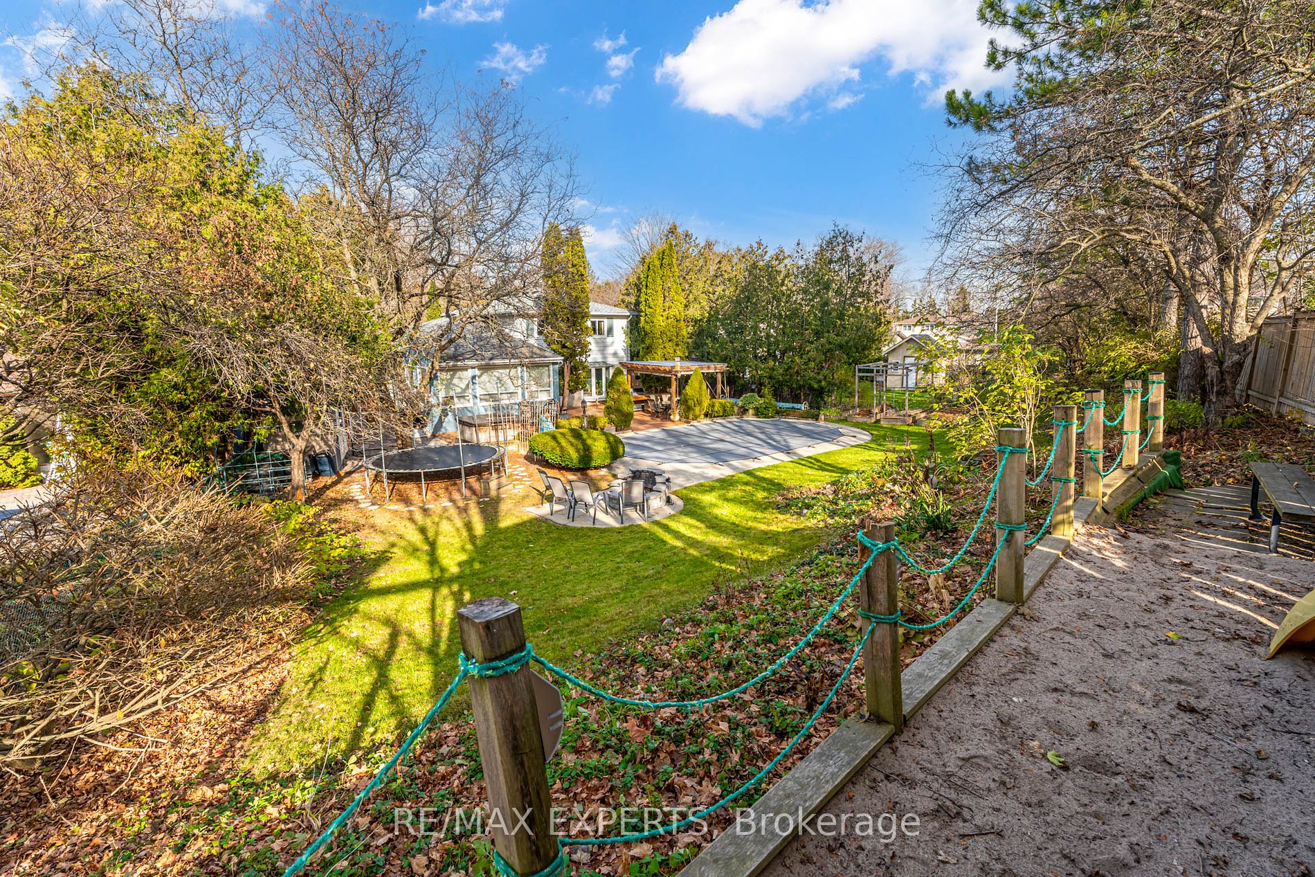 6 Cedar Cres