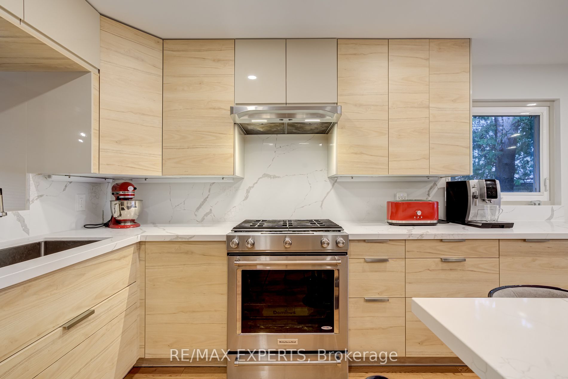 6 Cedar Cres