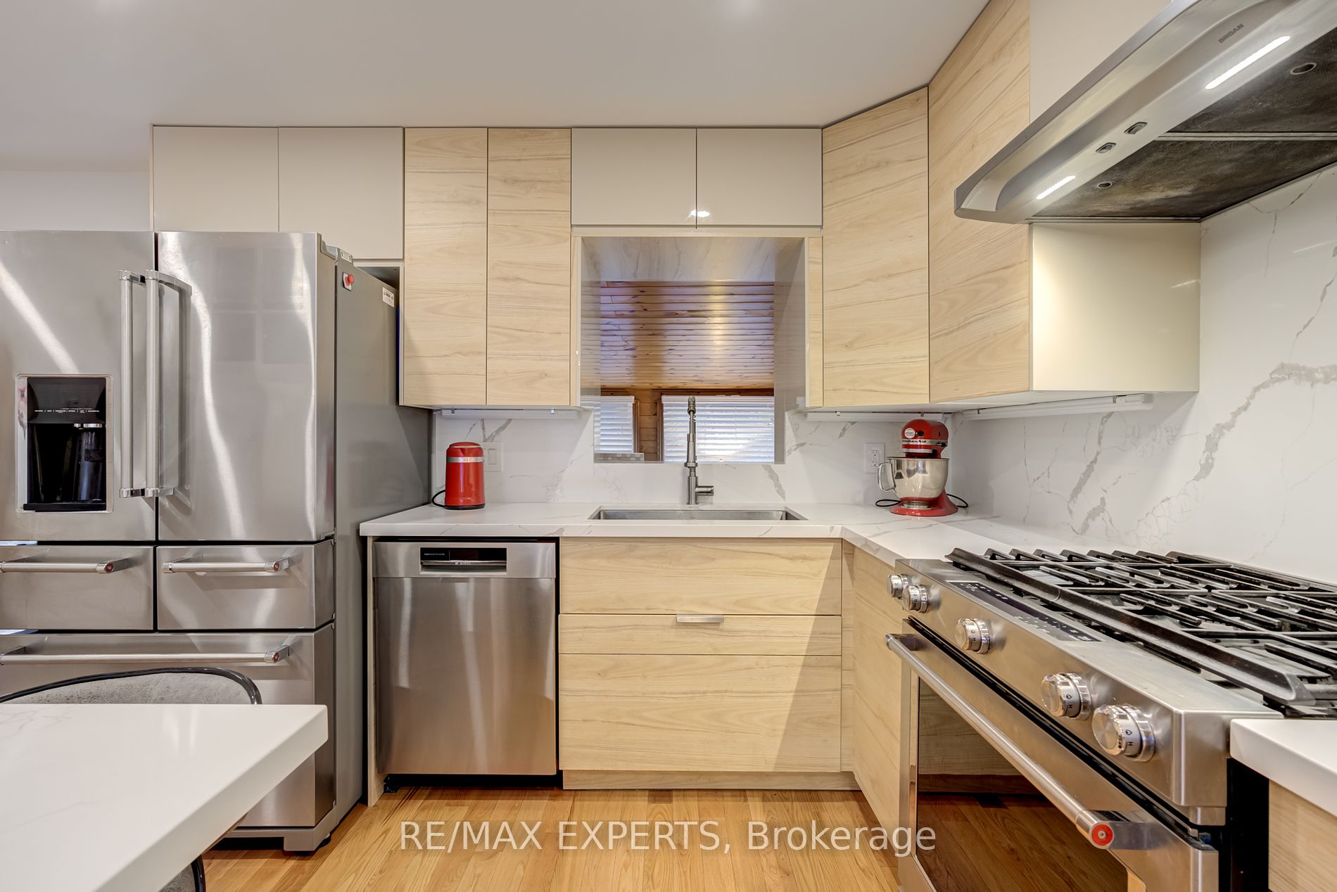 6 Cedar Cres
