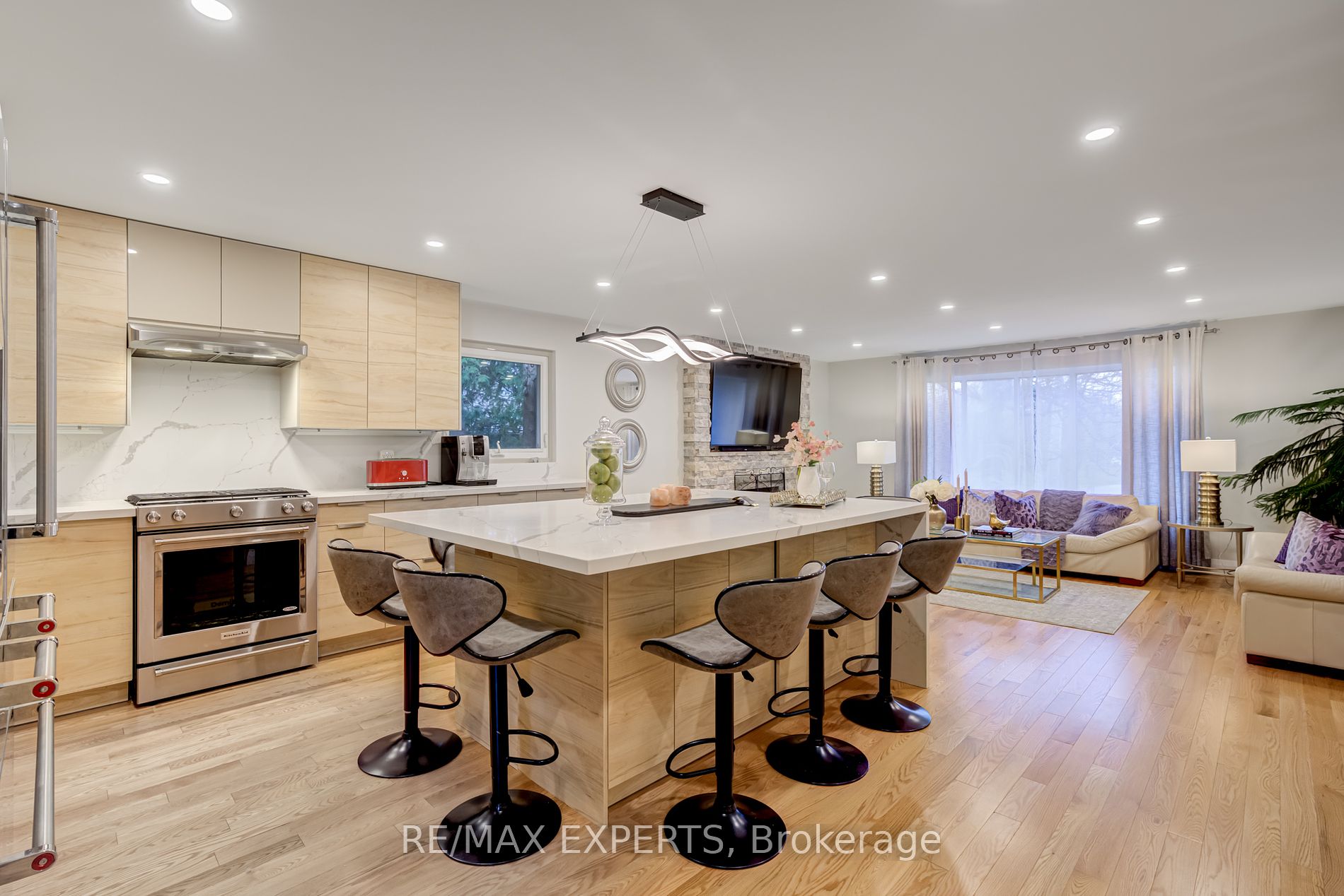 6 Cedar Cres