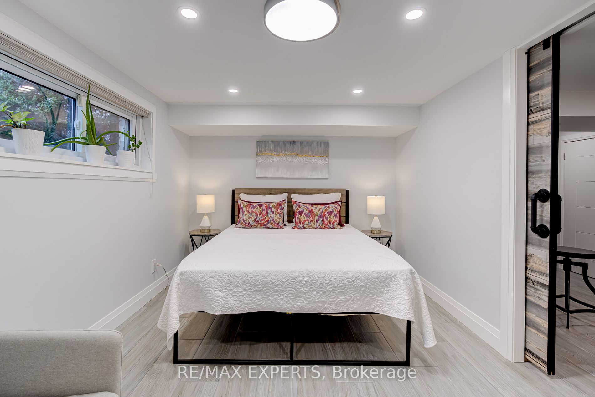 6 Cedar Cres