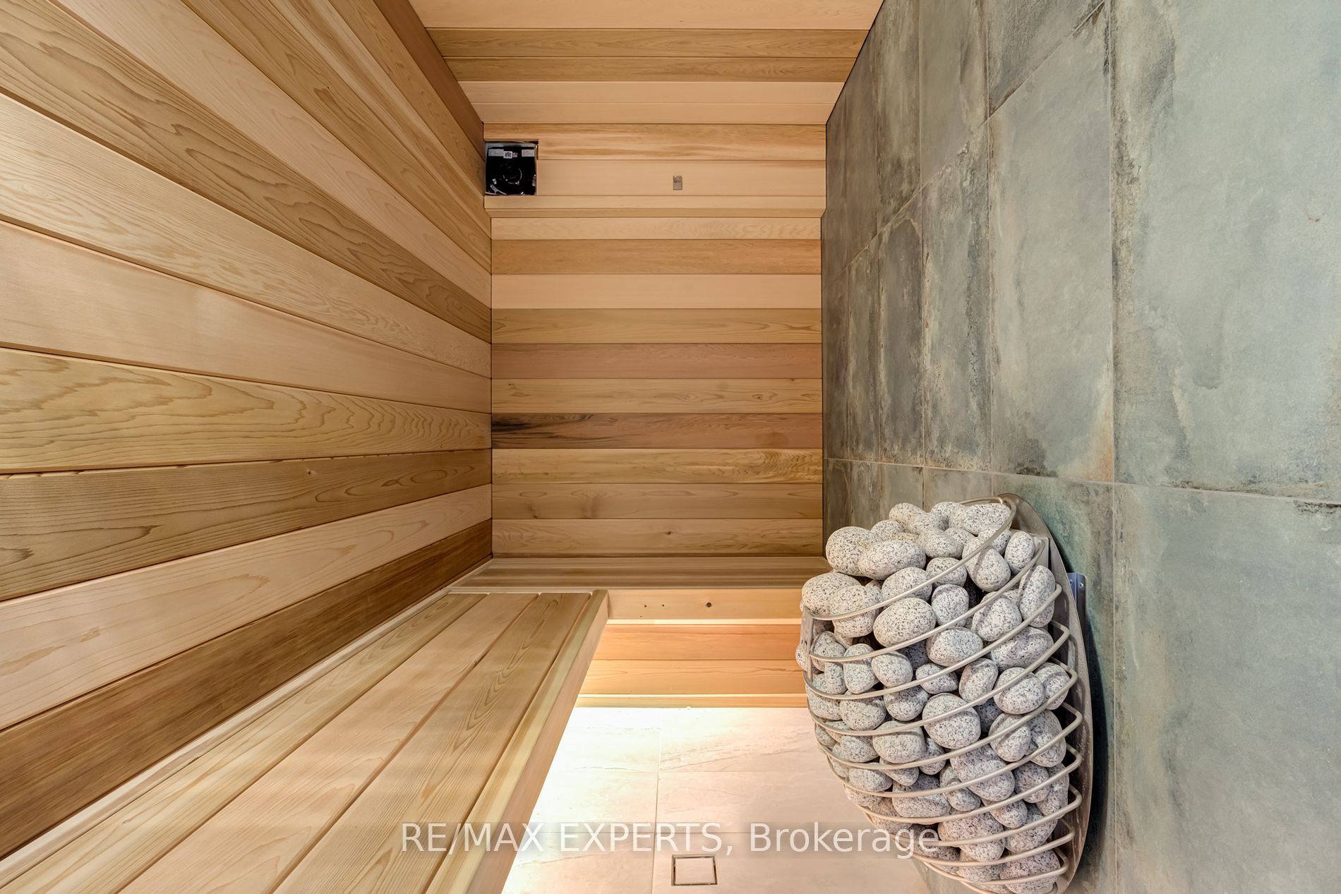 6 Cedar Cres